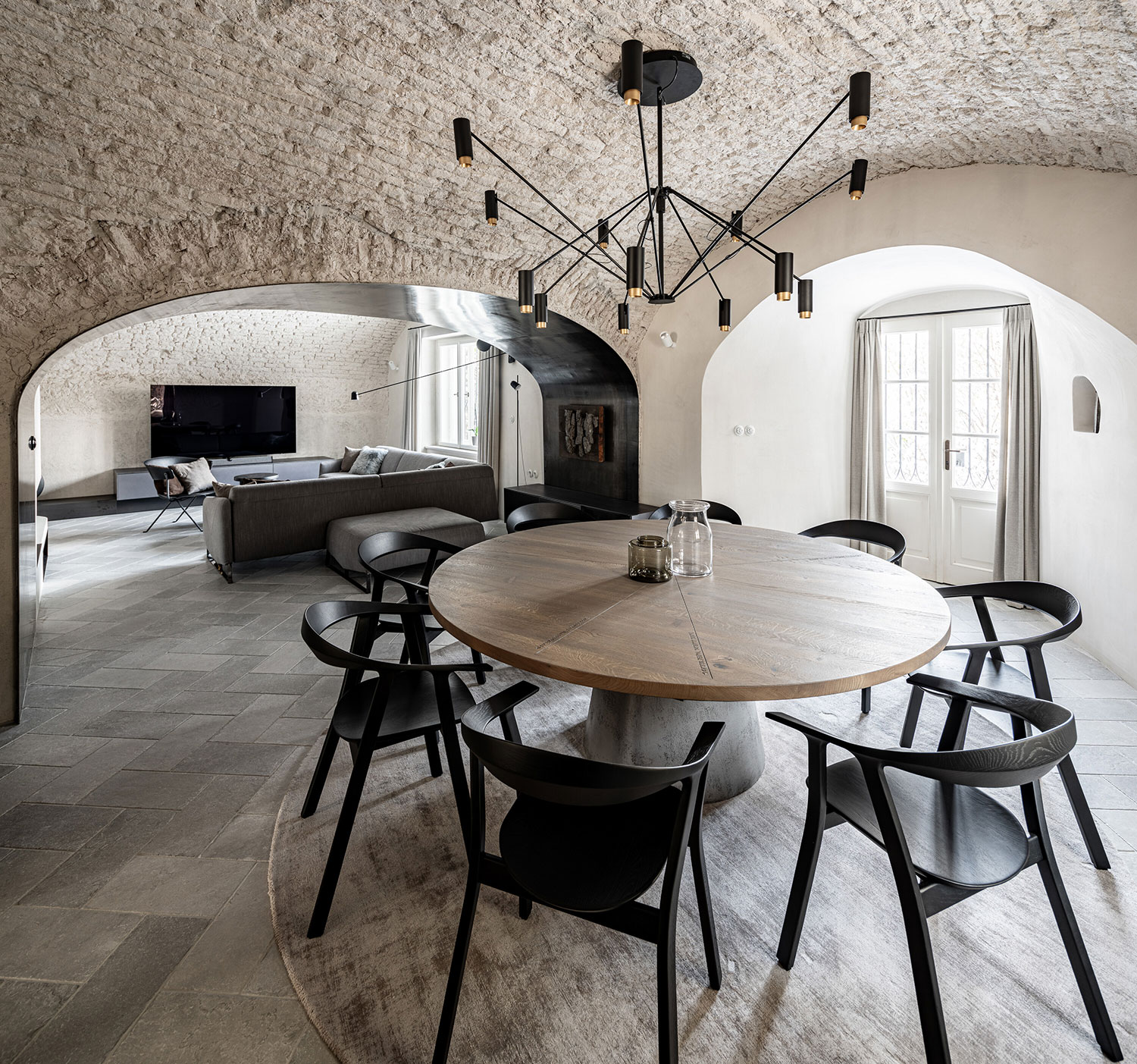OOOOX's Hradby House: A Medieval Fortress Reborn