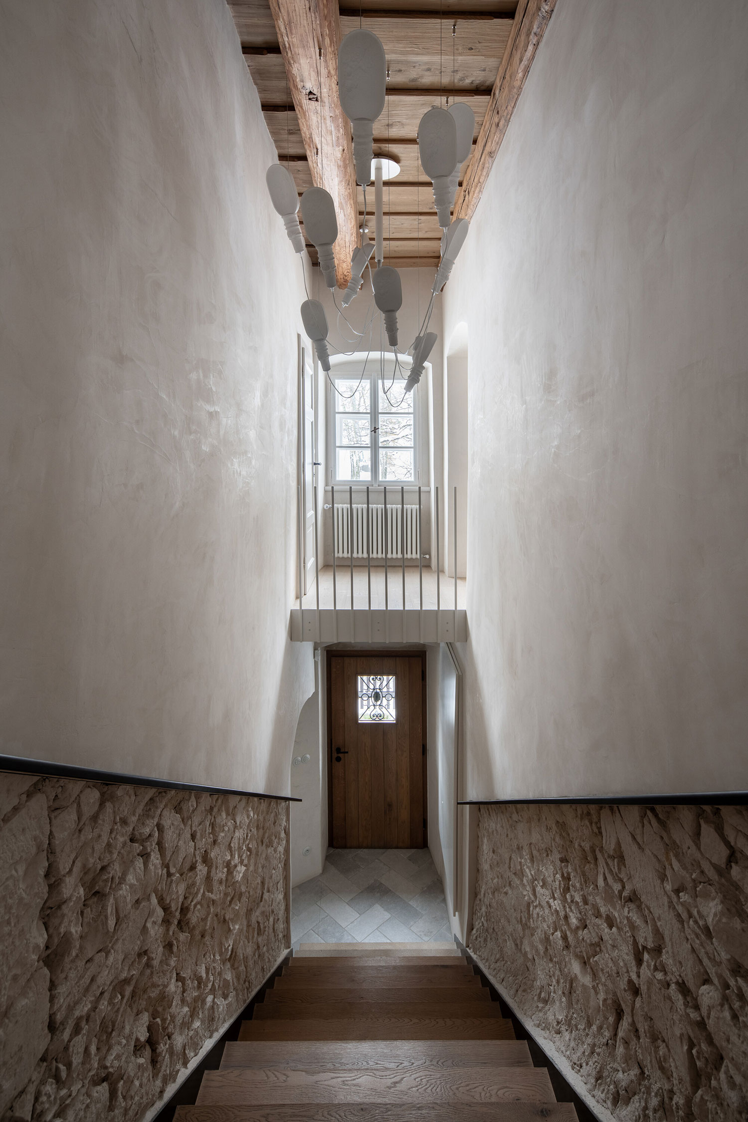 OOOOX's Hradby House: A Medieval Fortress Reborn