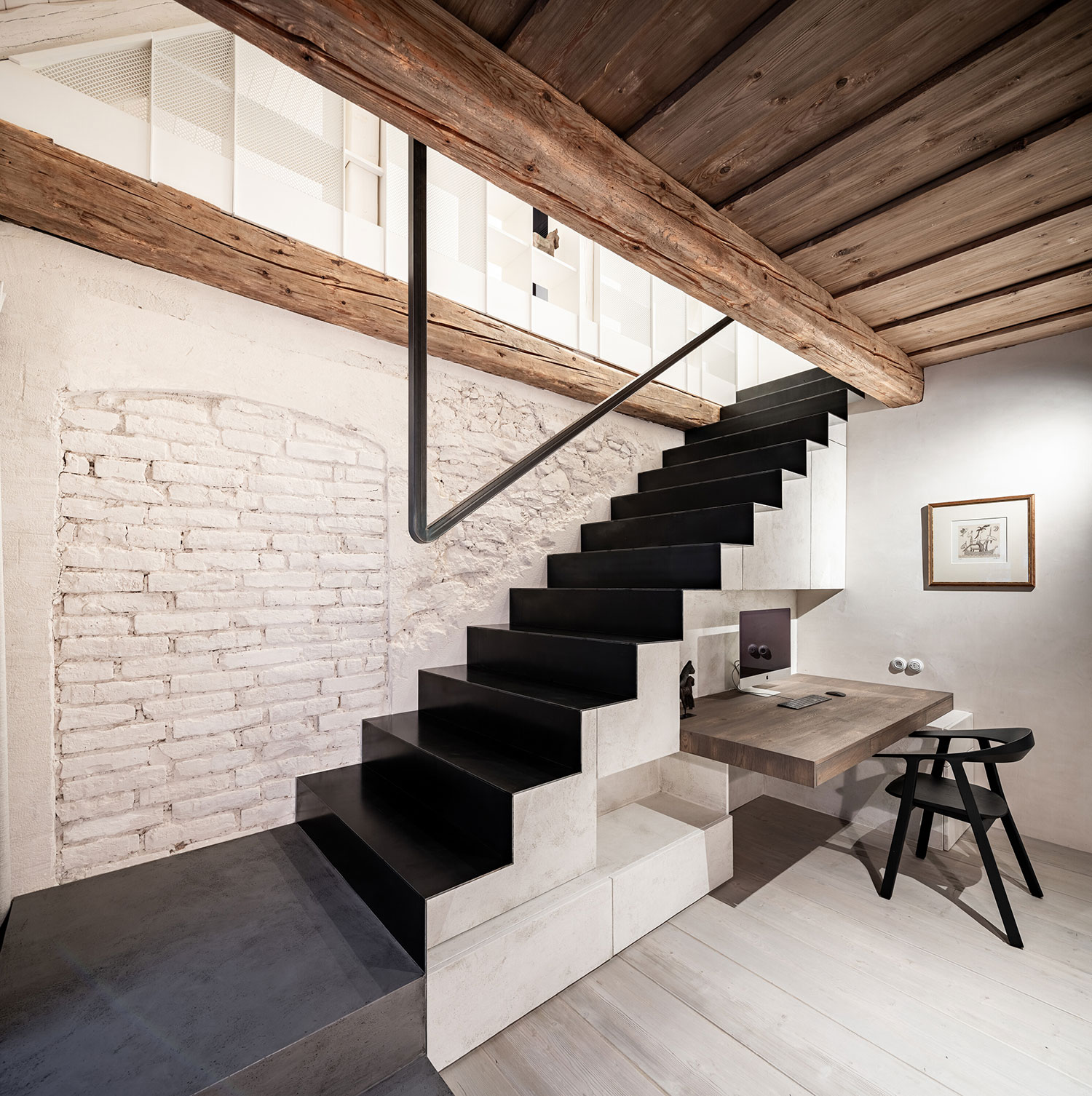OOOOX's Hradby House: A Medieval Fortress Reborn