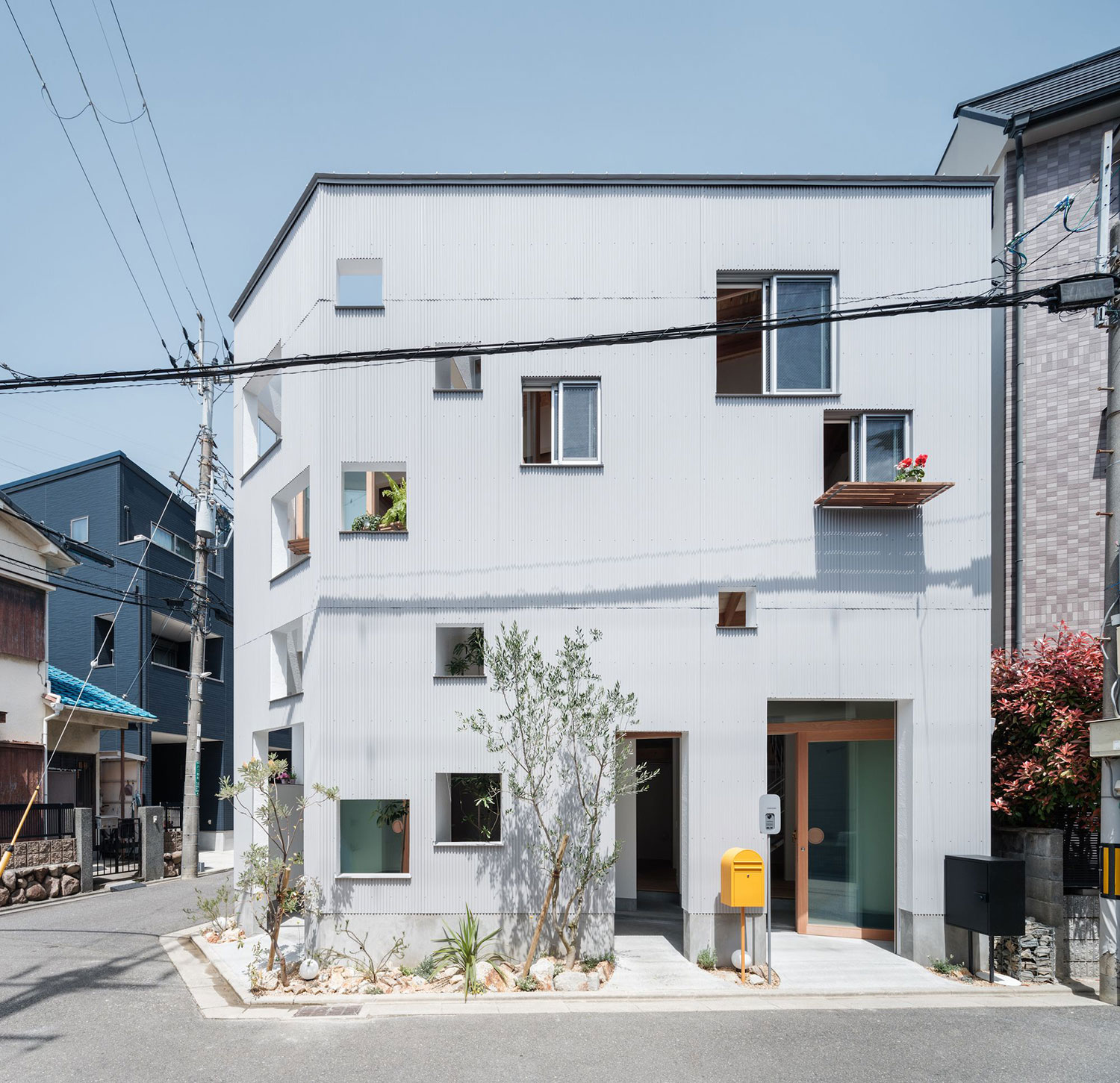Thirteen Pieces of Home: Fumi Aso's Osaka Residence