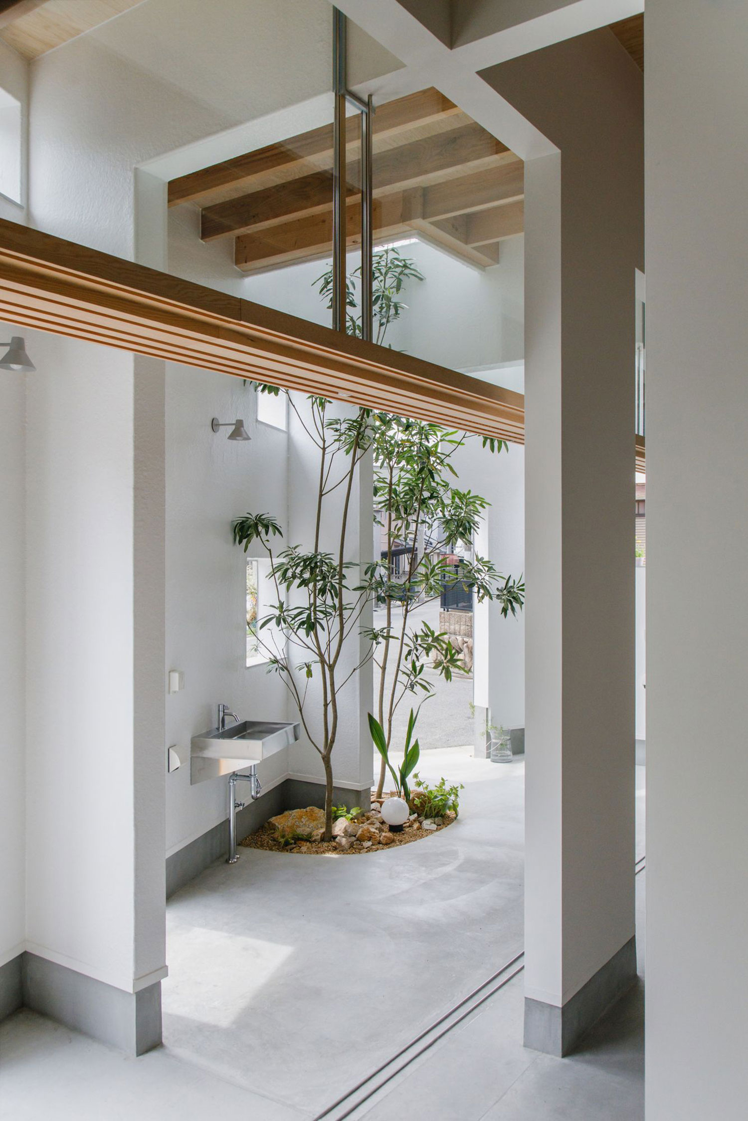 Thirteen Pieces of Home: Fumi Aso's Osaka Residence