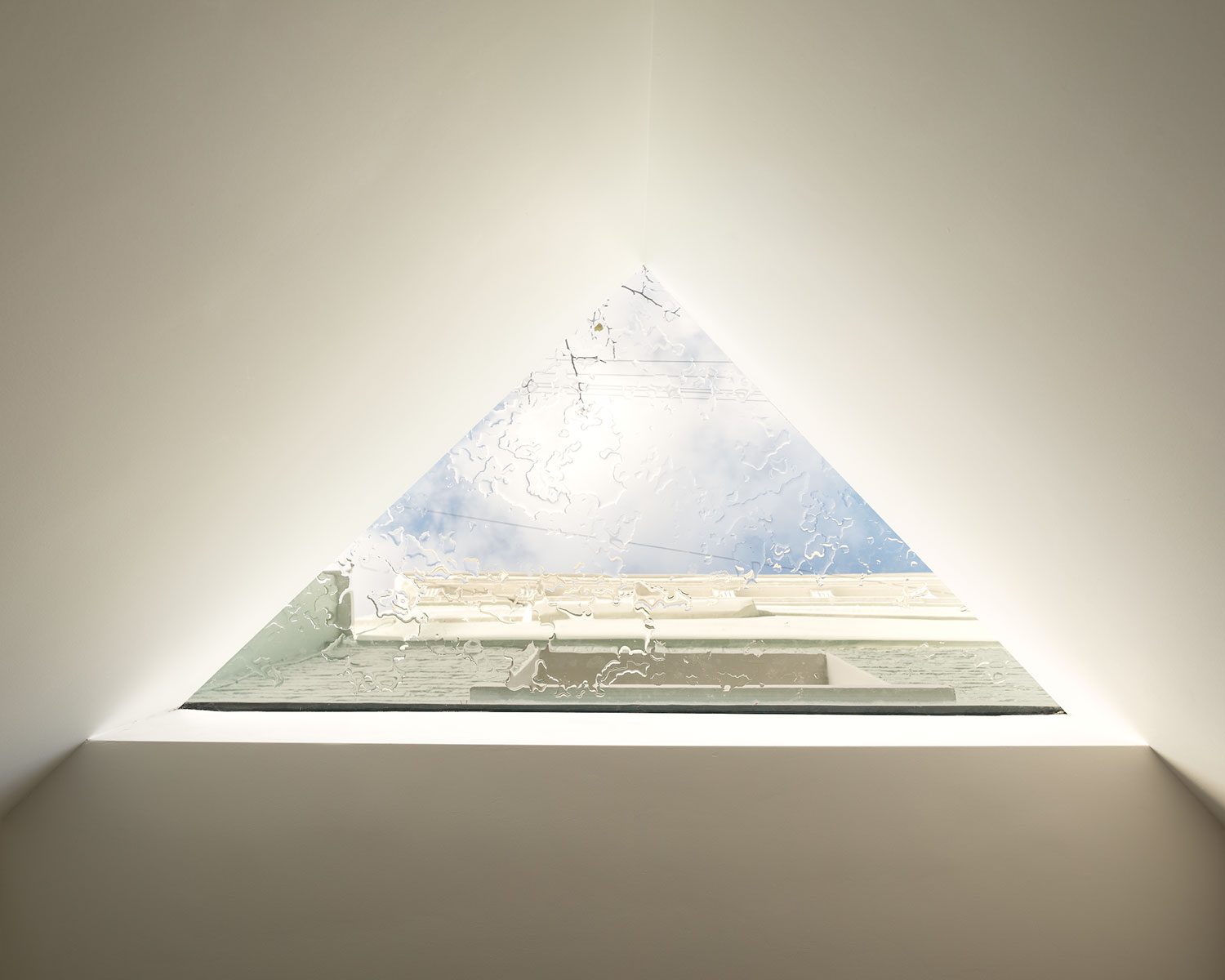 O'Sullivan Skoufoglou's RAW House: A Canvas for Life and Art