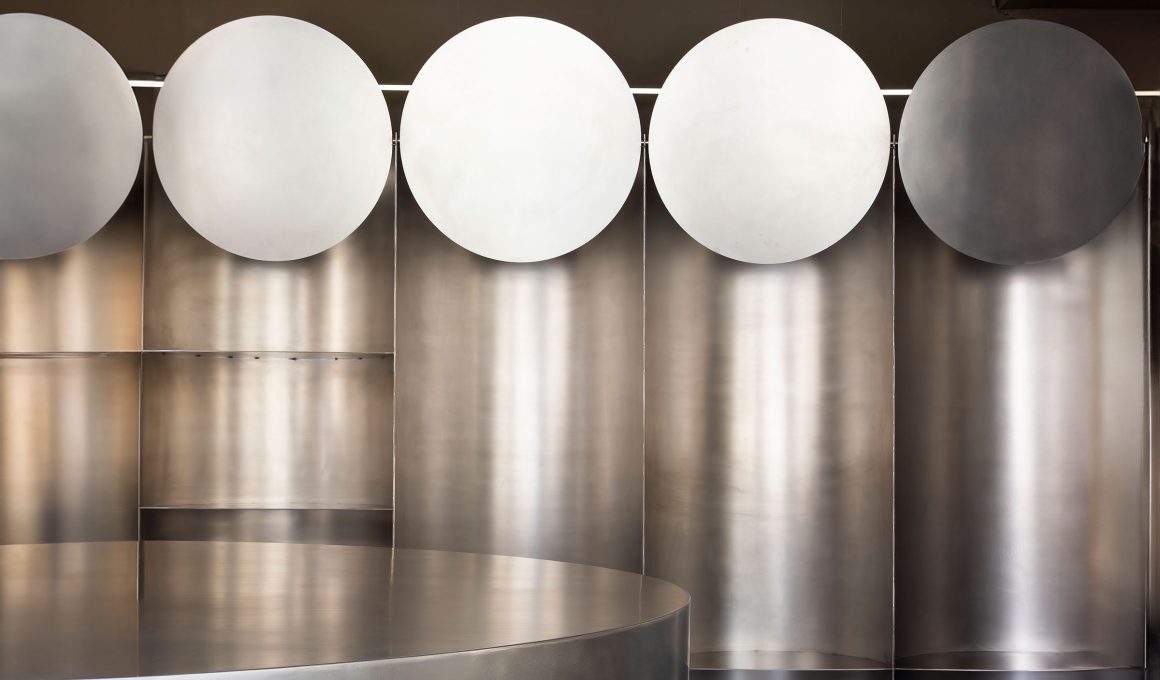 Brutalist Coffee in Paris: Mur Mur's Simple Coffee