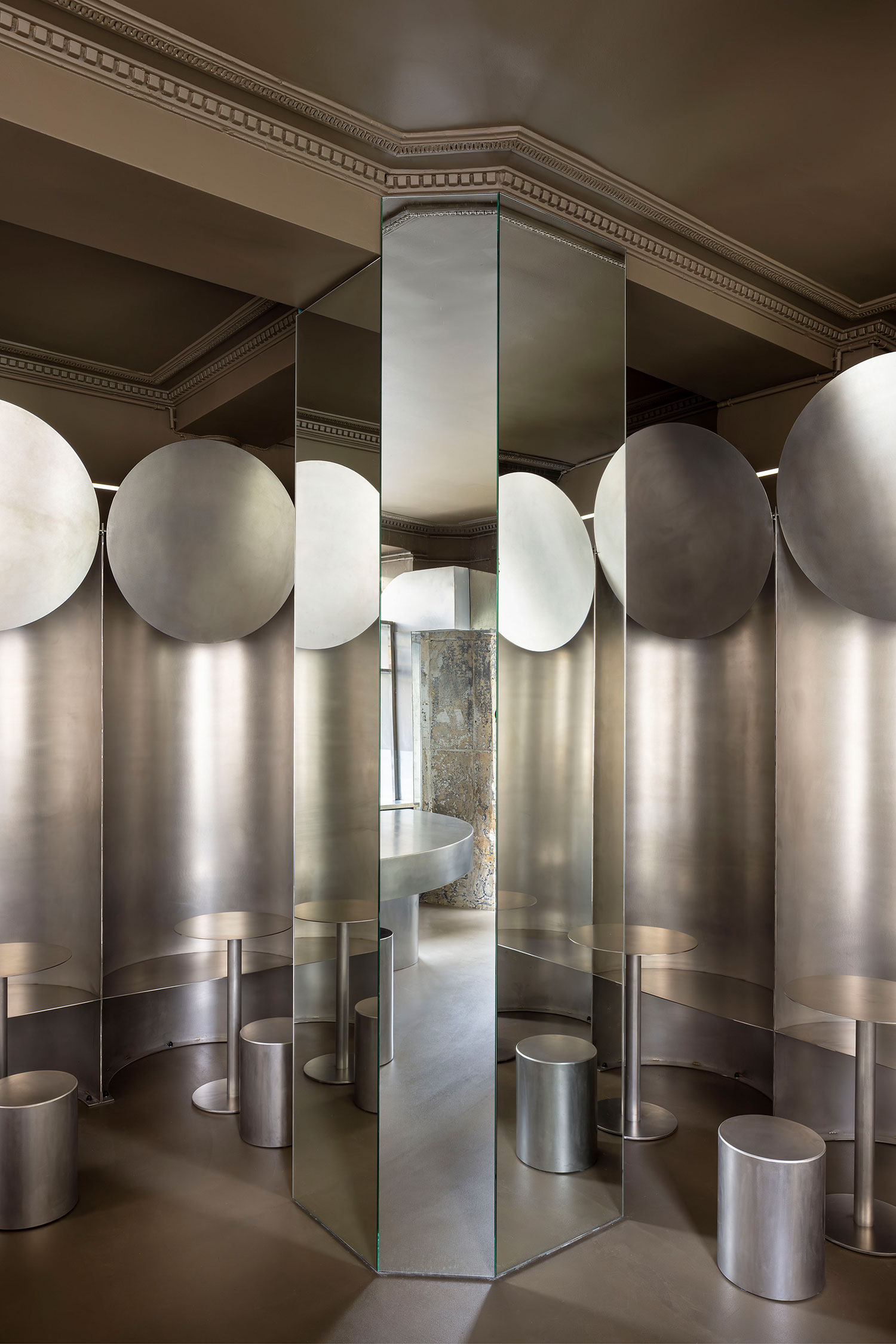 Brutalist Coffee in Paris: Mur Mur's Simple Coffee