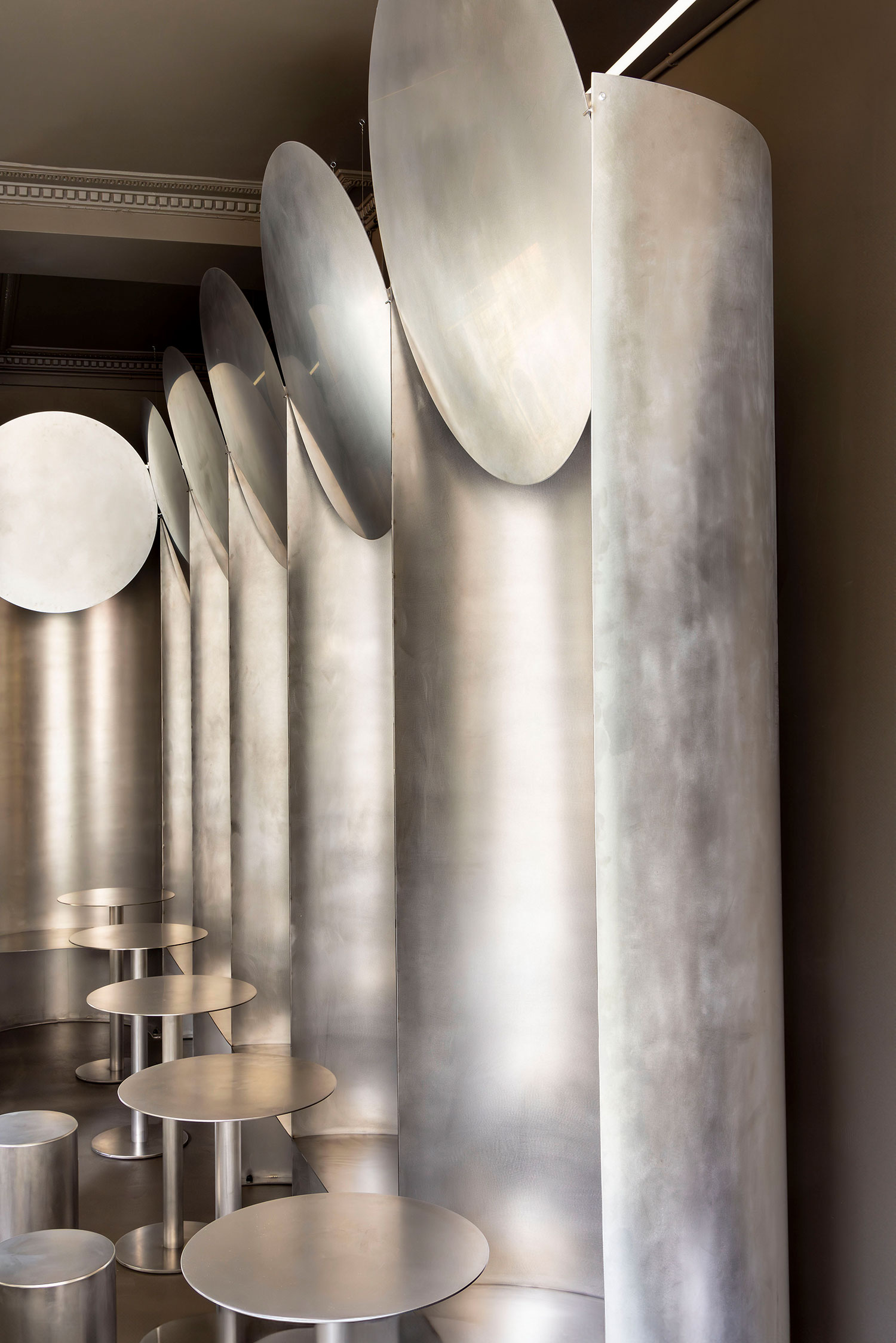 Brutalist Coffee in Paris: Mur Mur's Simple Coffee