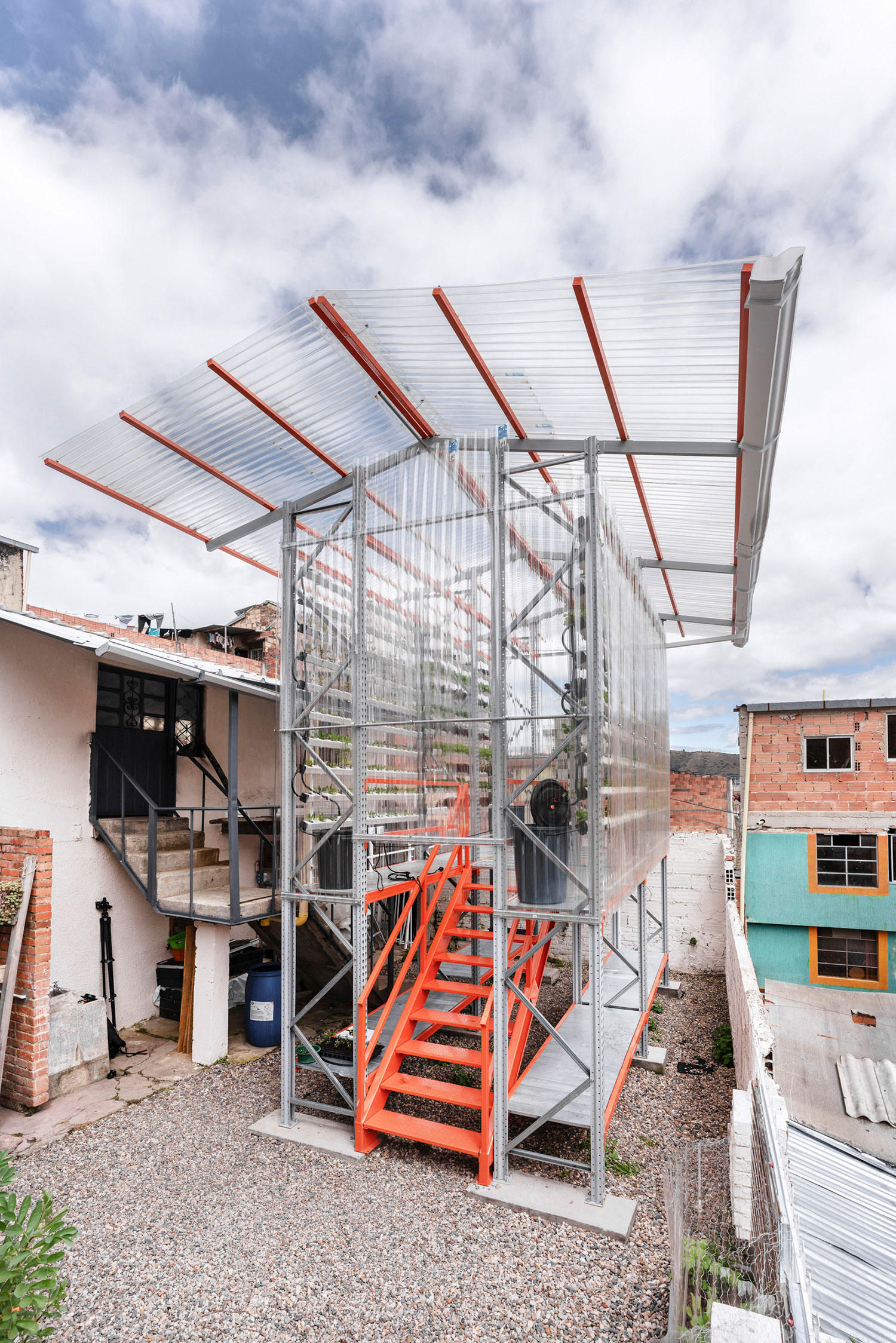 Alsar-Atelier: Hydroponic Module Cultivates Bogotá Community