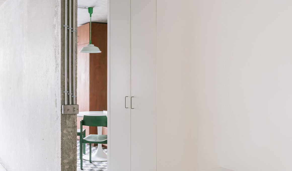 Apara's 106 - Projet Convention: Exposing Concrete, Integrating Plywood and Steel in a Parisian Apartment Renovation