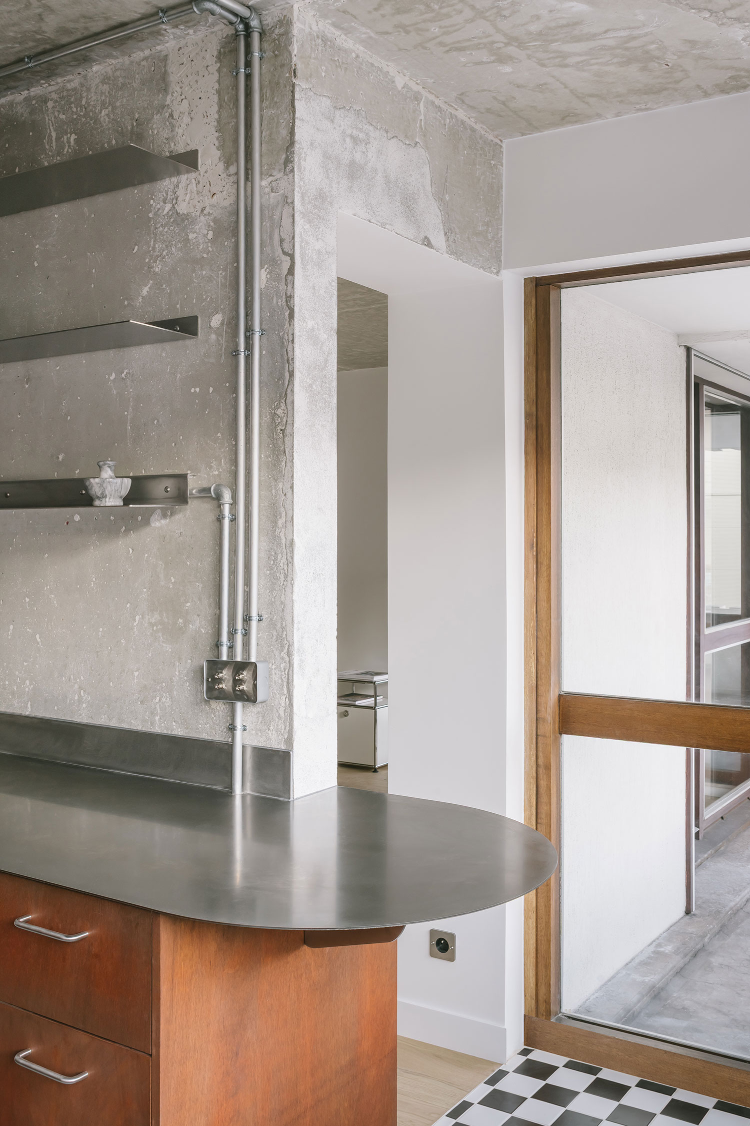 Apara's 106 - Projet Convention: Exposing Concrete, Integrating Plywood and Steel in a Parisian Apartment Renovation