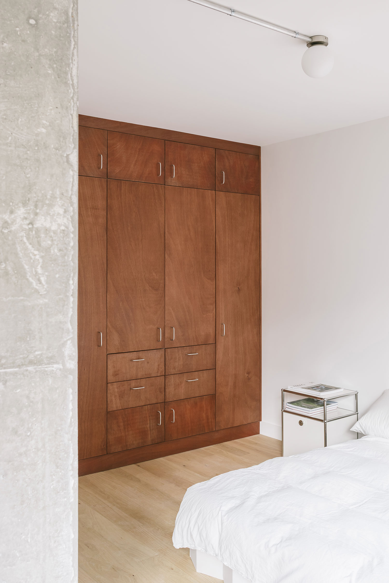 Apara's 106 - Projet Convention: Exposing Concrete, Integrating Plywood and Steel in a Parisian Apartment Renovation