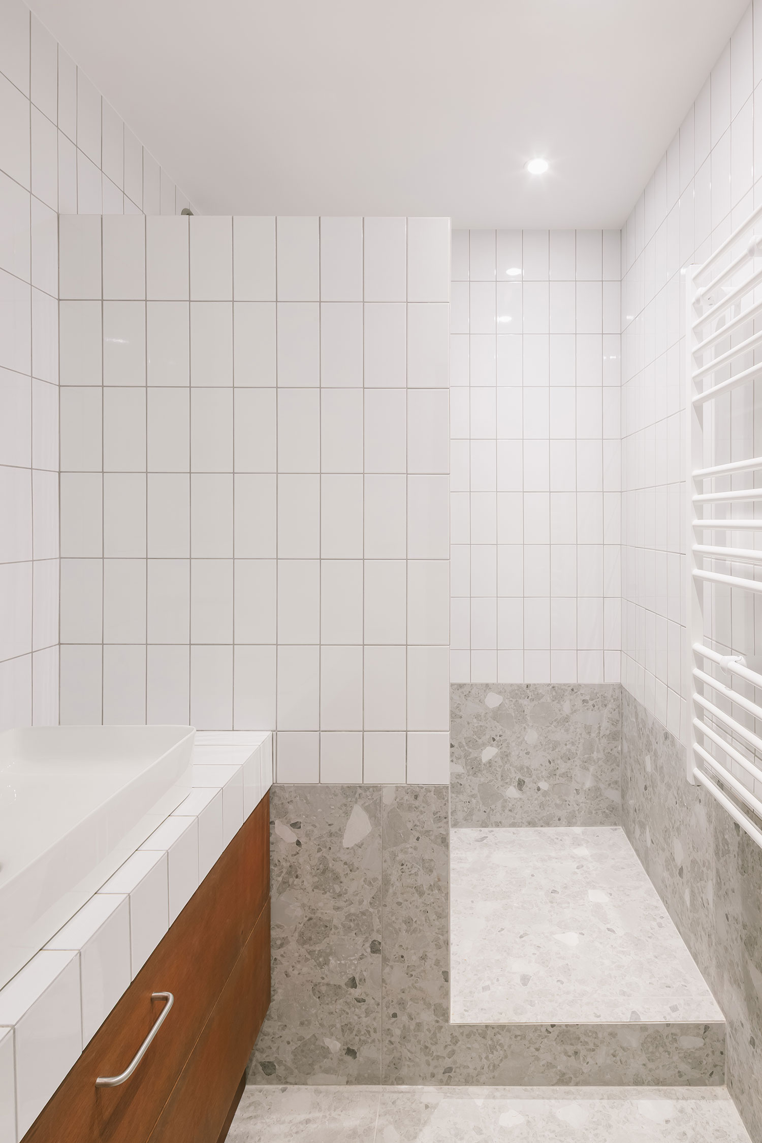 Apara's 106 - Projet Convention: Exposing Concrete, Integrating Plywood and Steel in a Parisian Apartment Renovation