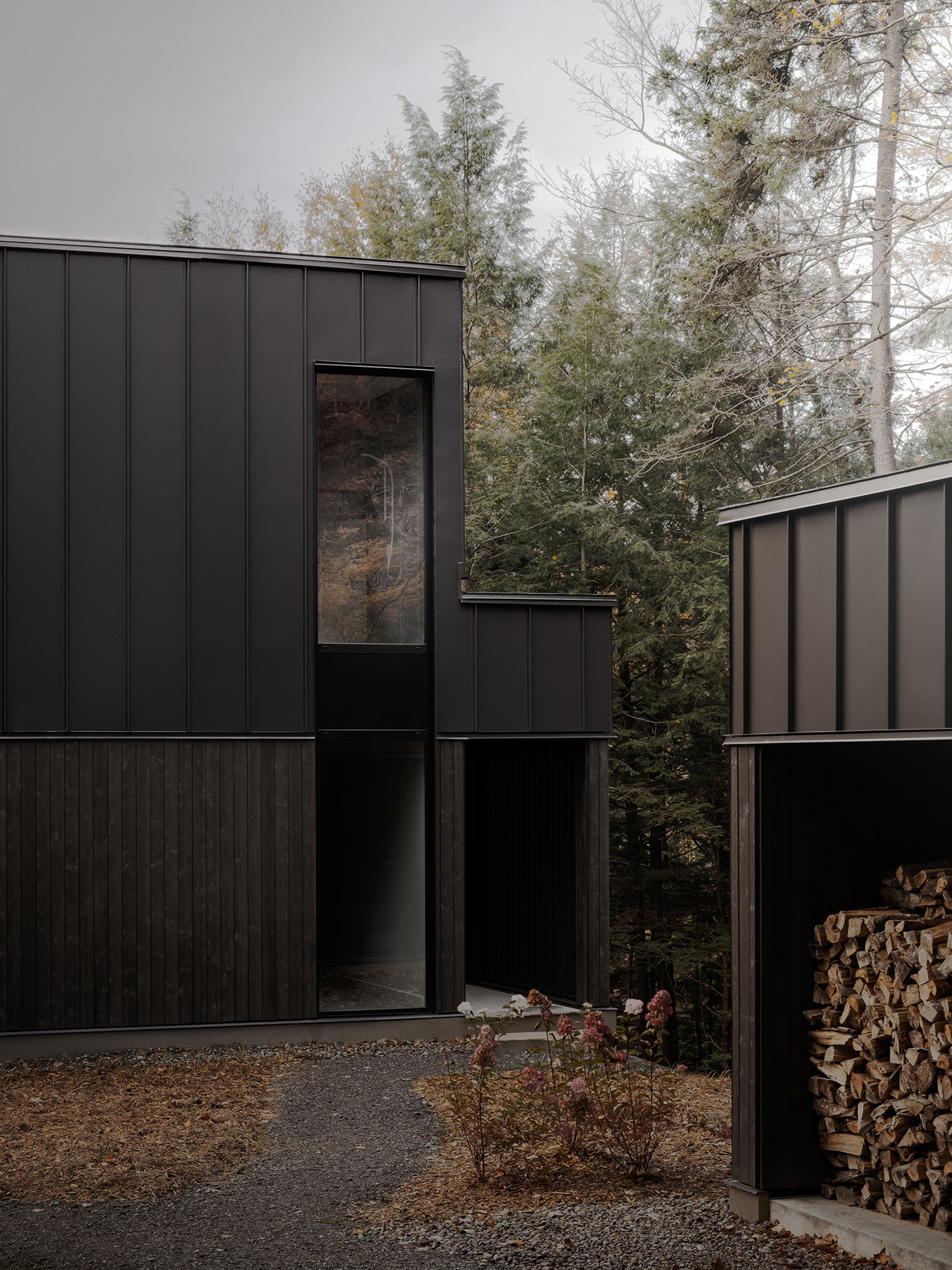 Tsuga Residence by APPAREIL Architecture: Perched Living Above a Laurentian Lake