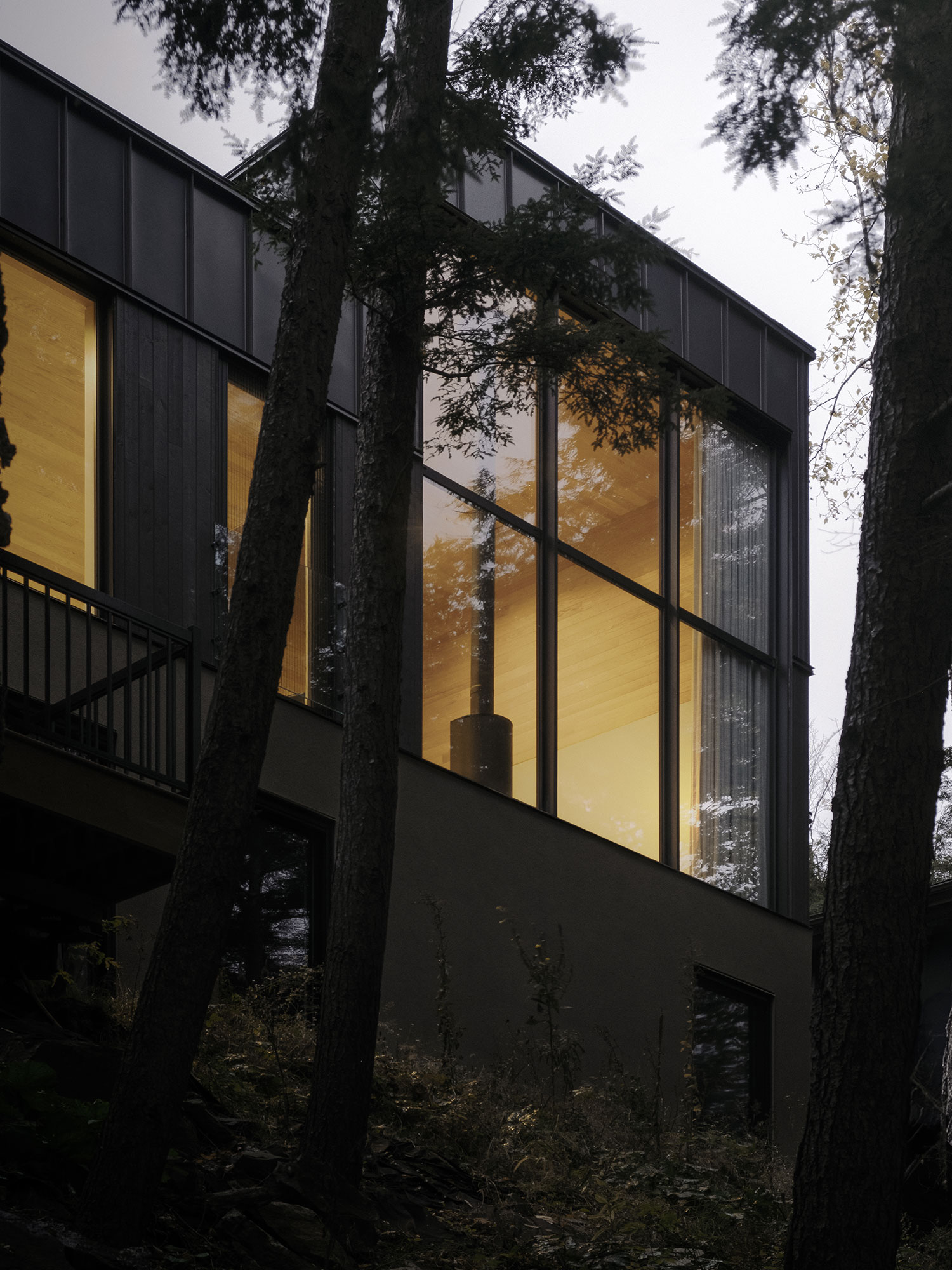 Tsuga Residence by APPAREIL Architecture: Perched Living Above a Laurentian Lake