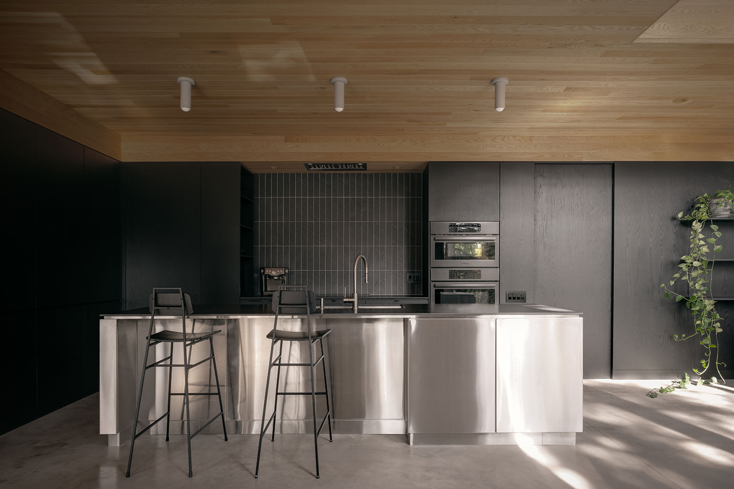 Tsuga Residence by APPAREIL Architecture: Perched Living Above a Laurentian Lake