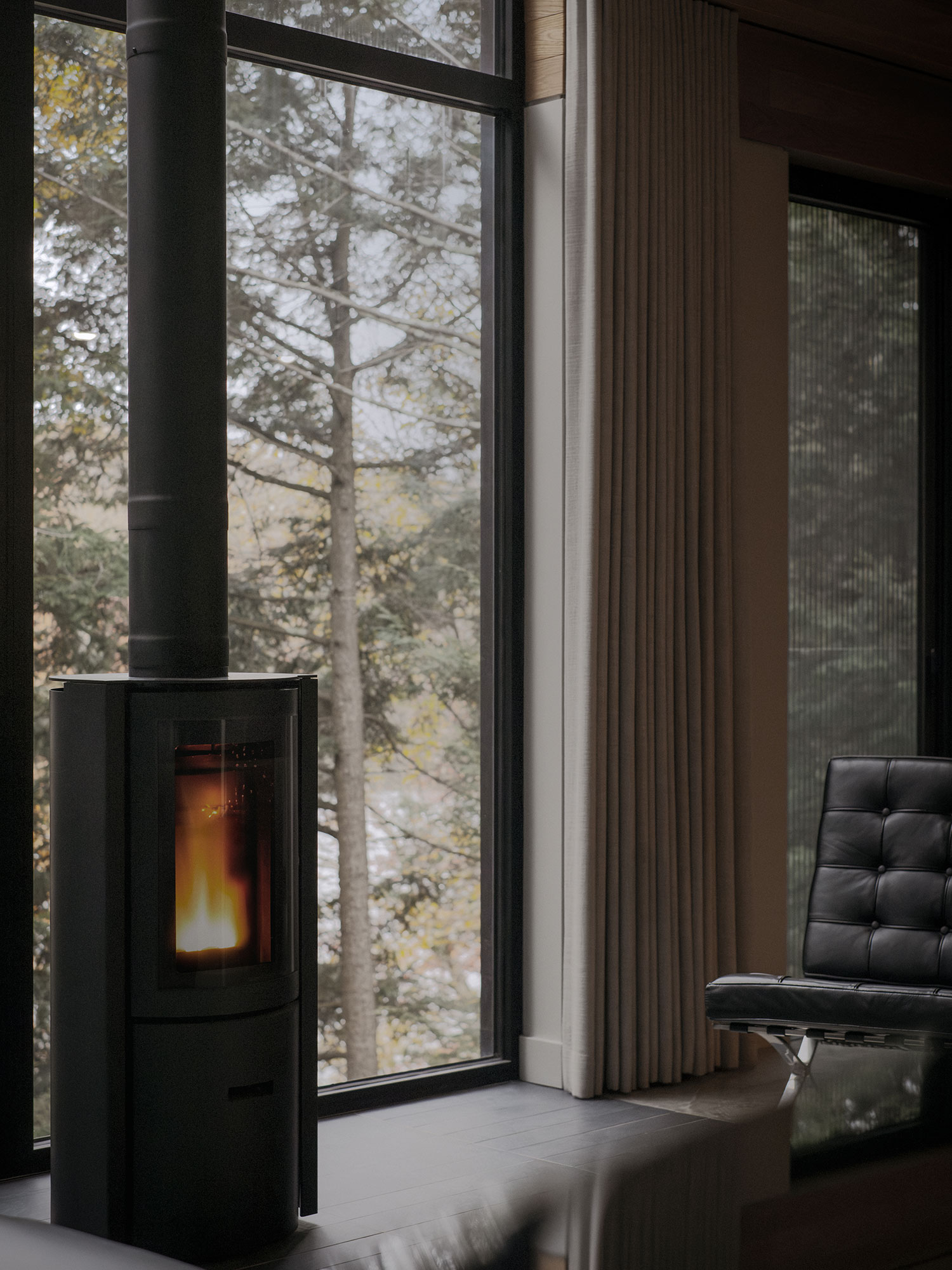 Tsuga Residence by APPAREIL Architecture: Perched Living Above a Laurentian Lake