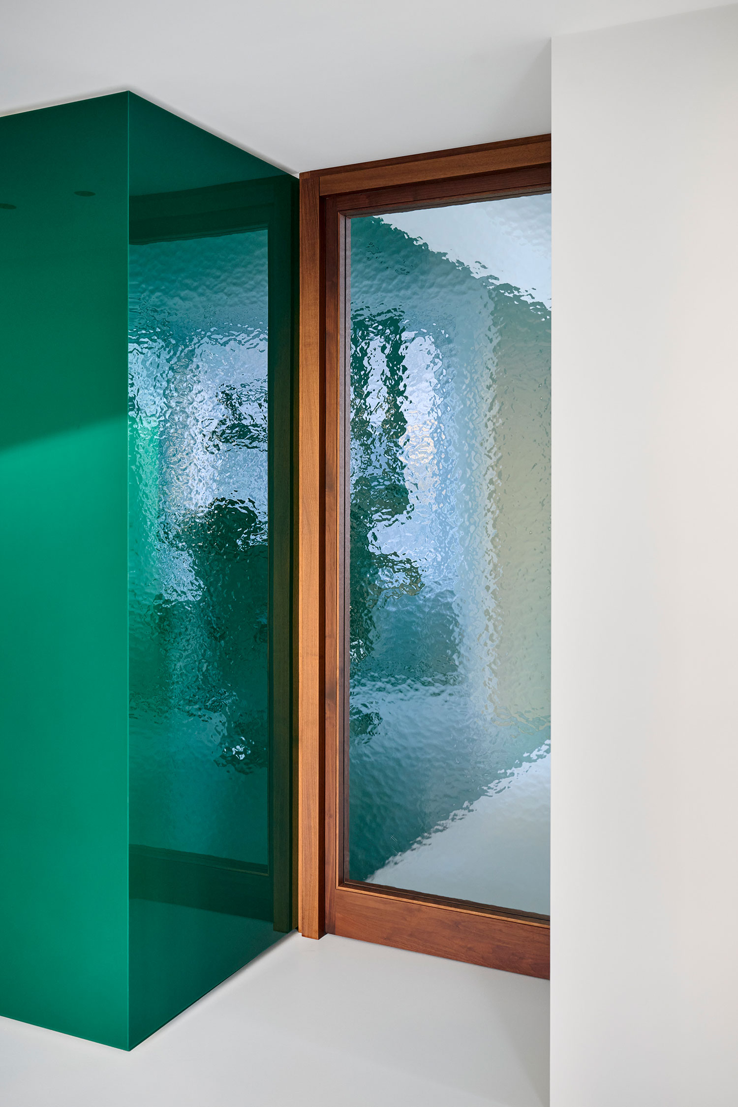 A Gallery of Grins: BATEK ARCHITEKTEN's T7 Dental Practice Extension