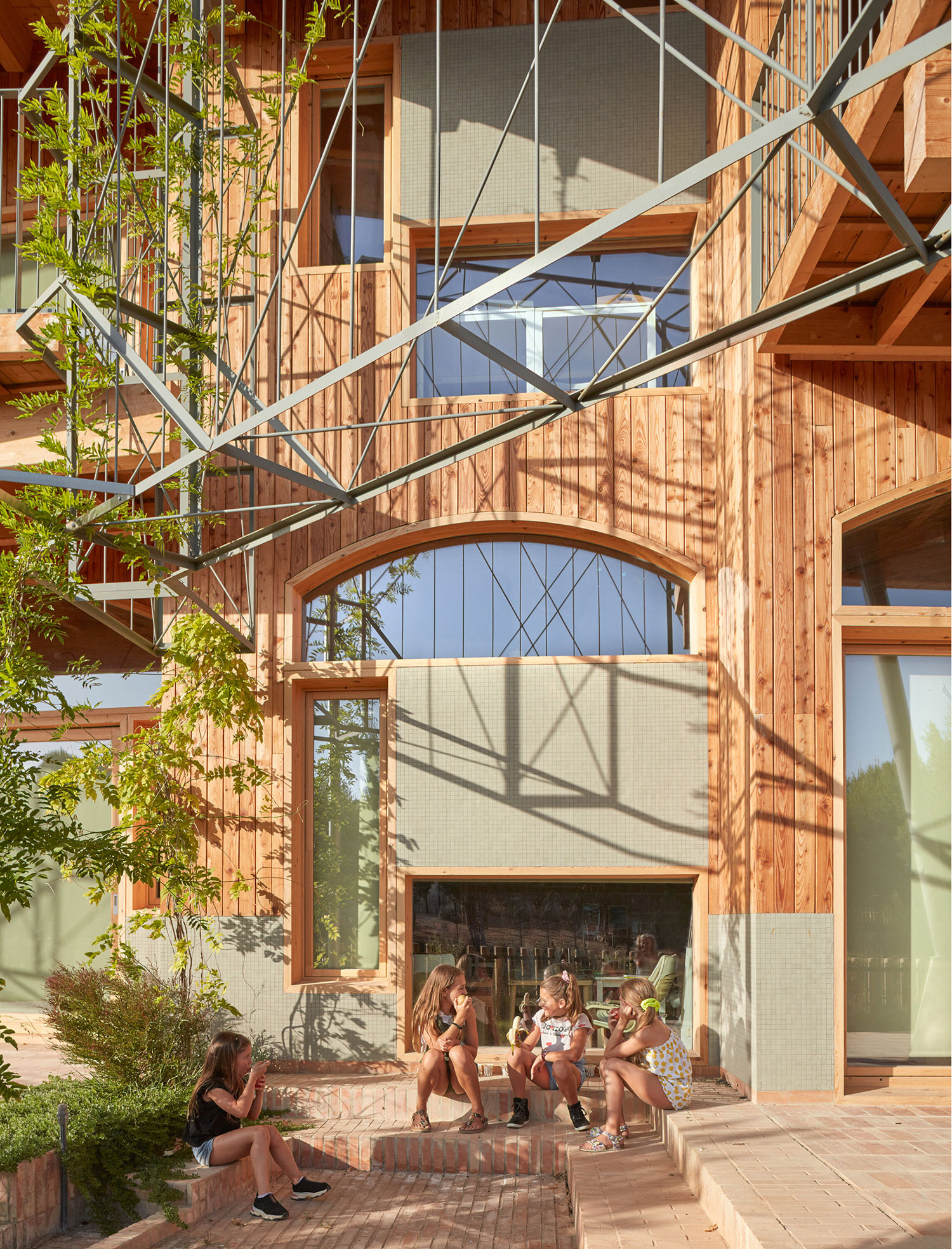 Imagine Montessori School: Nature-Inspired Architecture in Valencia