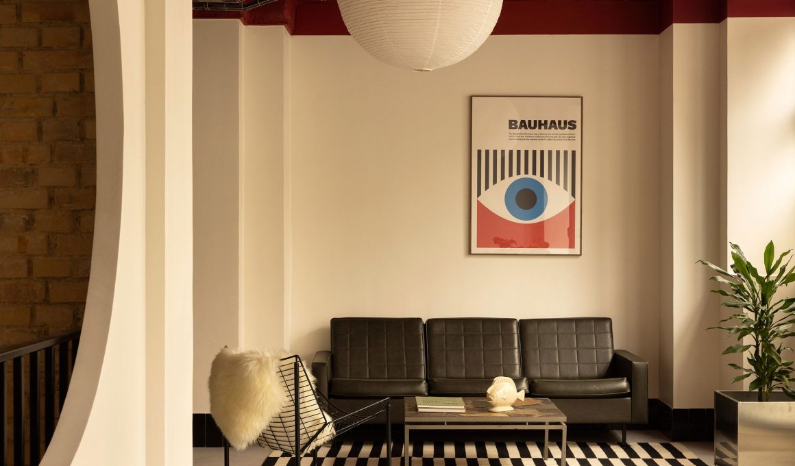 JWA Studio: Montmartre Office - Mid-Century Modern Design