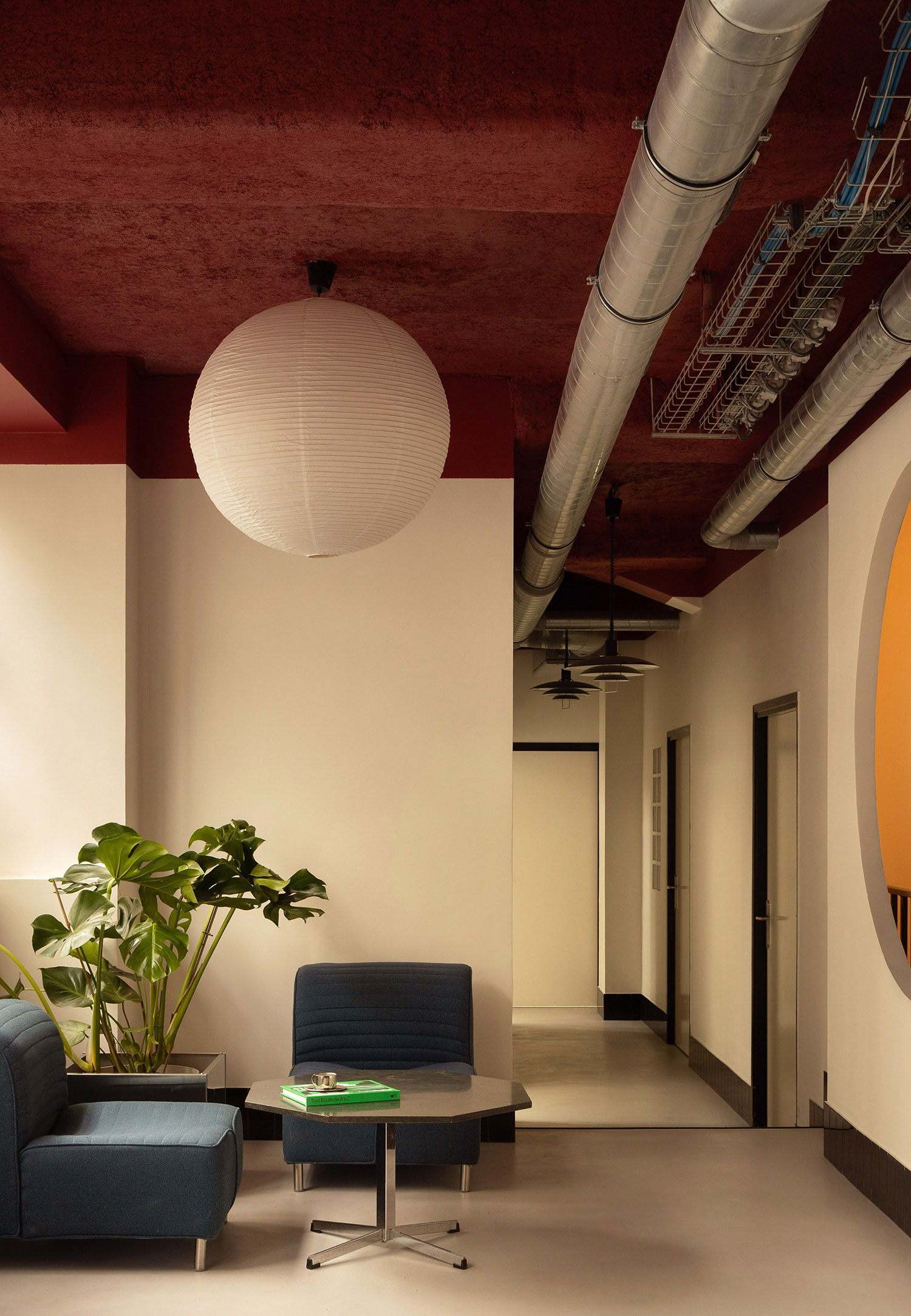 JWA Studio: Montmartre Office - Mid-Century Modern Design