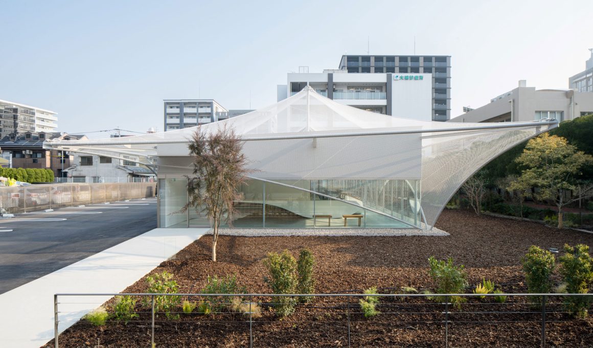 Kengo Kuma's Cs Somme Cafe: Mesh Canopy & Minimalist Design in Fukuoka