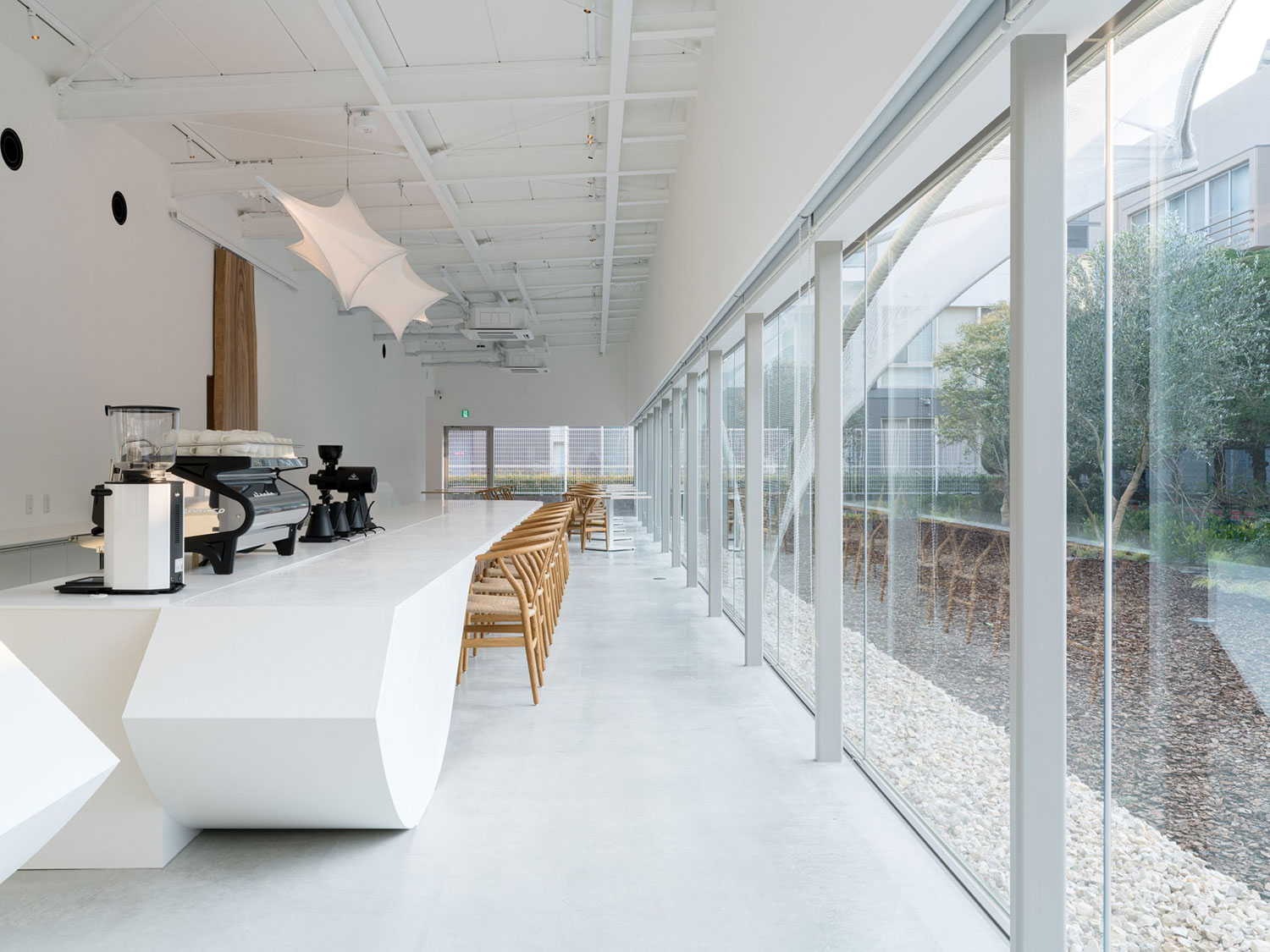 Kengo Kuma's Cs Somme Cafe: Mesh Canopy & Minimalist Design in Fukuoka