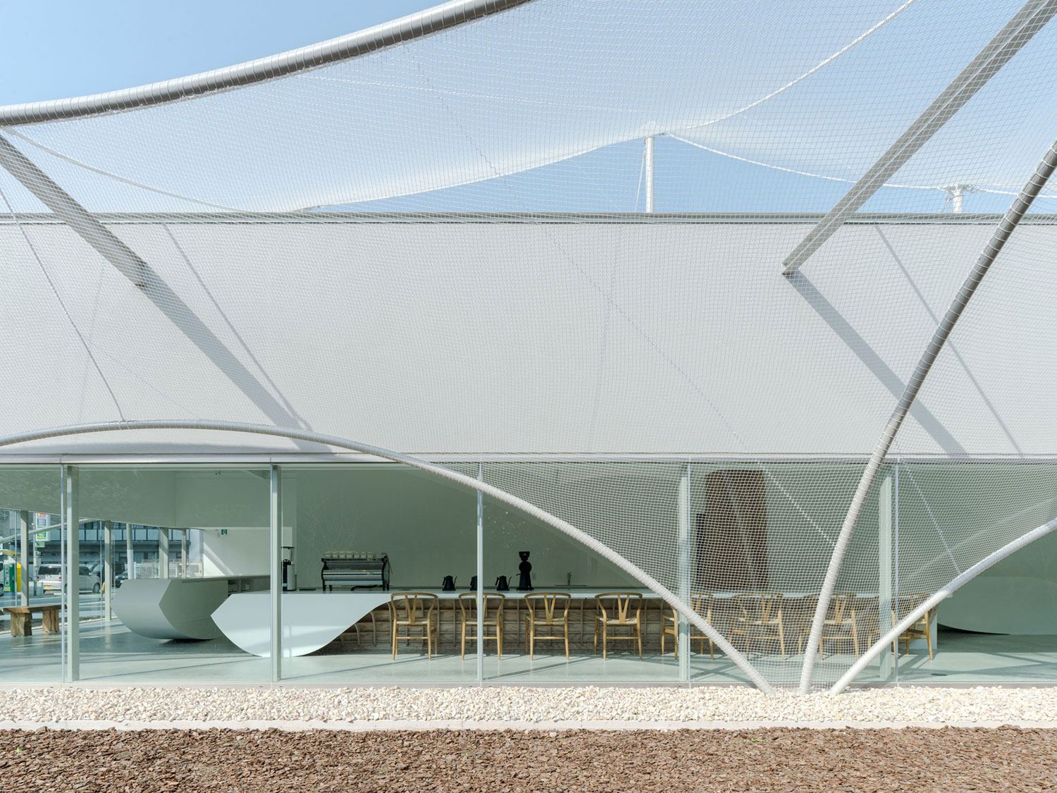 Kengo Kuma's Cs Somme Cafe: Mesh Canopy & Minimalist Design in Fukuoka