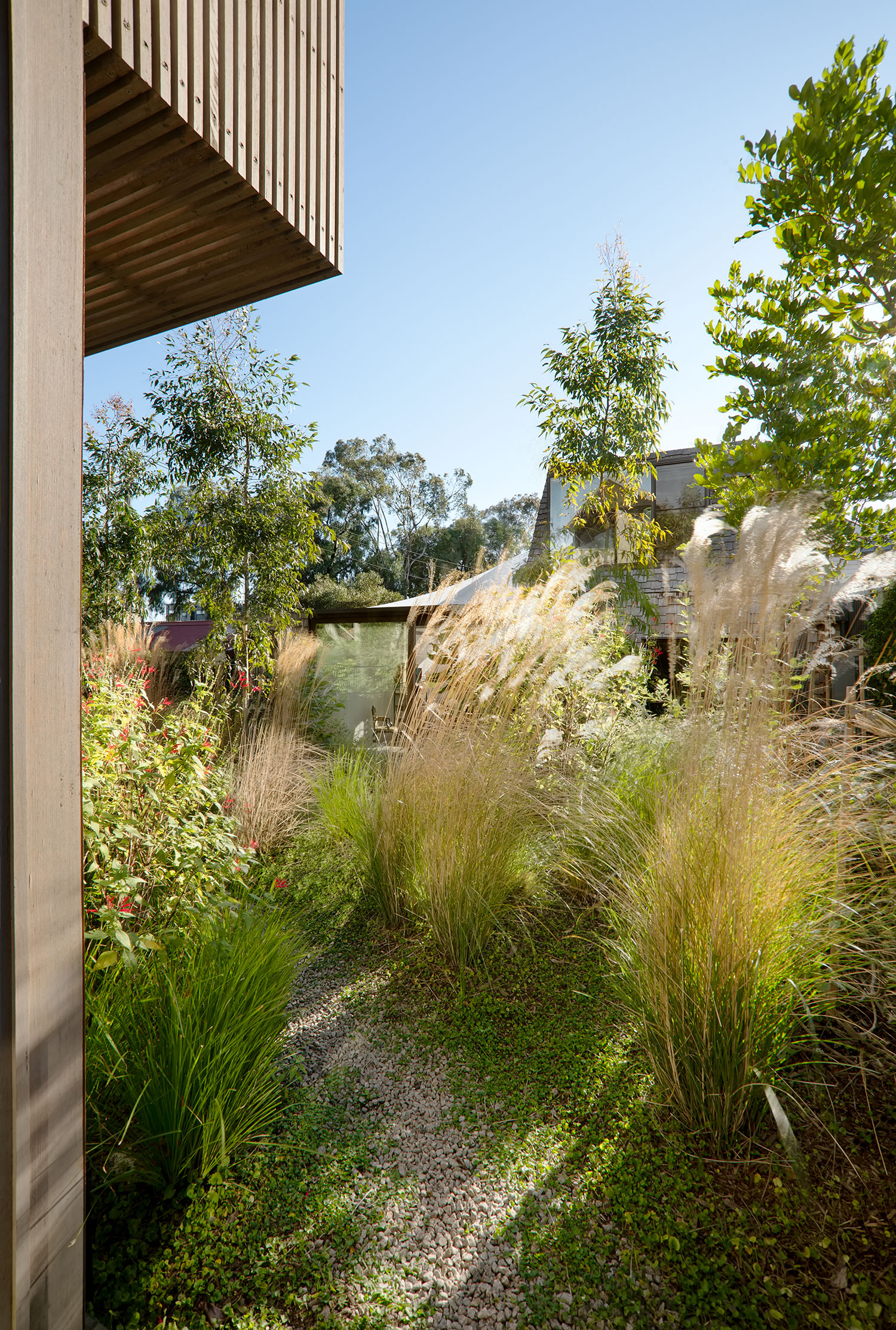 Melbourne Art House: Victorian Restoration & Modern Studio