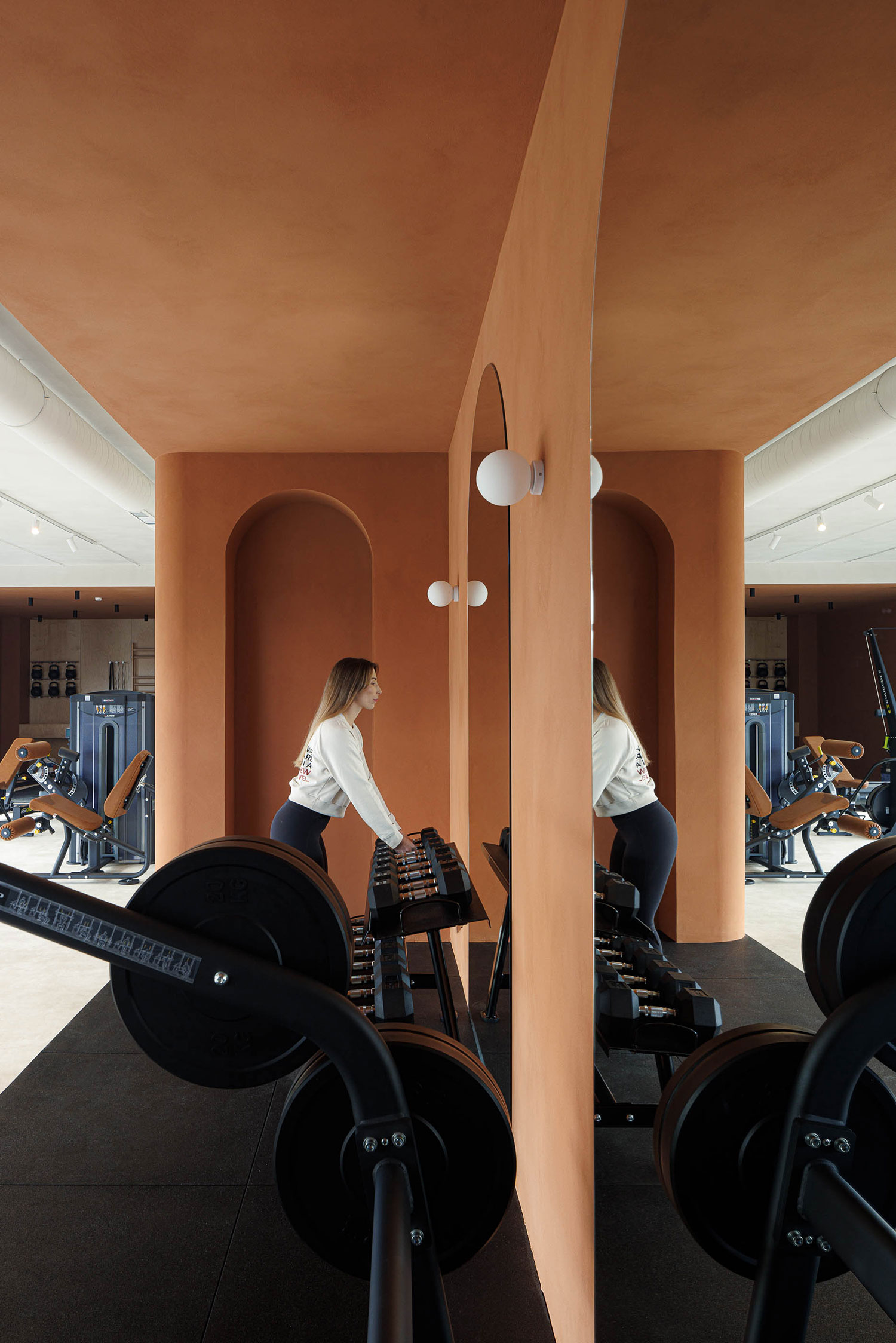 Curved Lines & Vitality: stu.dere Shapes Penafiel's New Fitness Hub