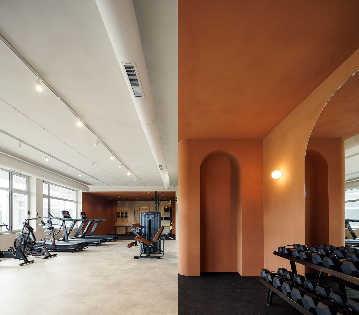 Curved Lines & Vitality: stu.dere Shapes Penafiel's New Fitness Hub