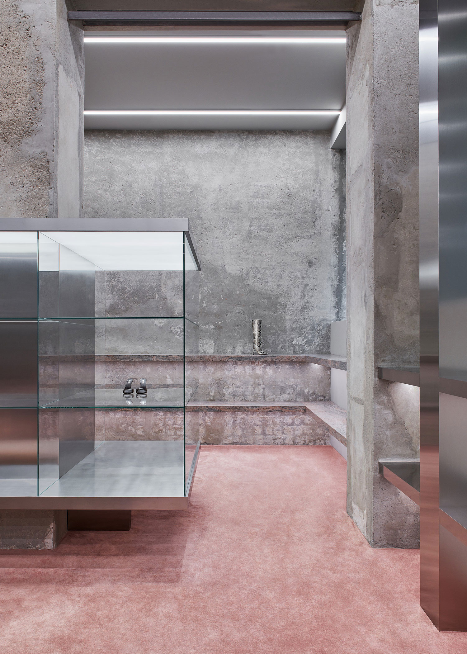 Paris Texas Showroom Milan: STUDIOBOOM's Bold Architectural Design