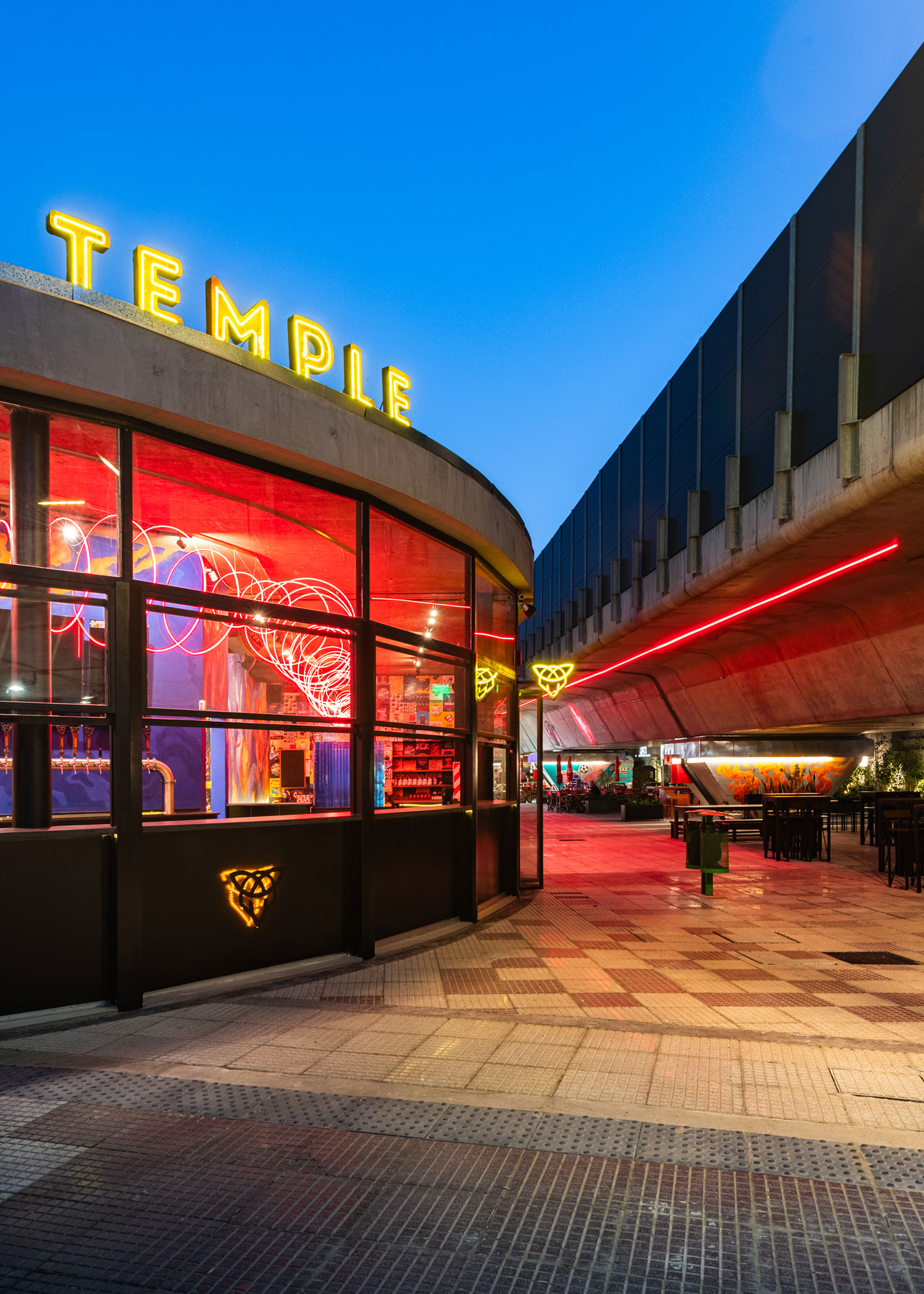 Muro Studio's Temple Bar: Neon & Design in Buenos Aires