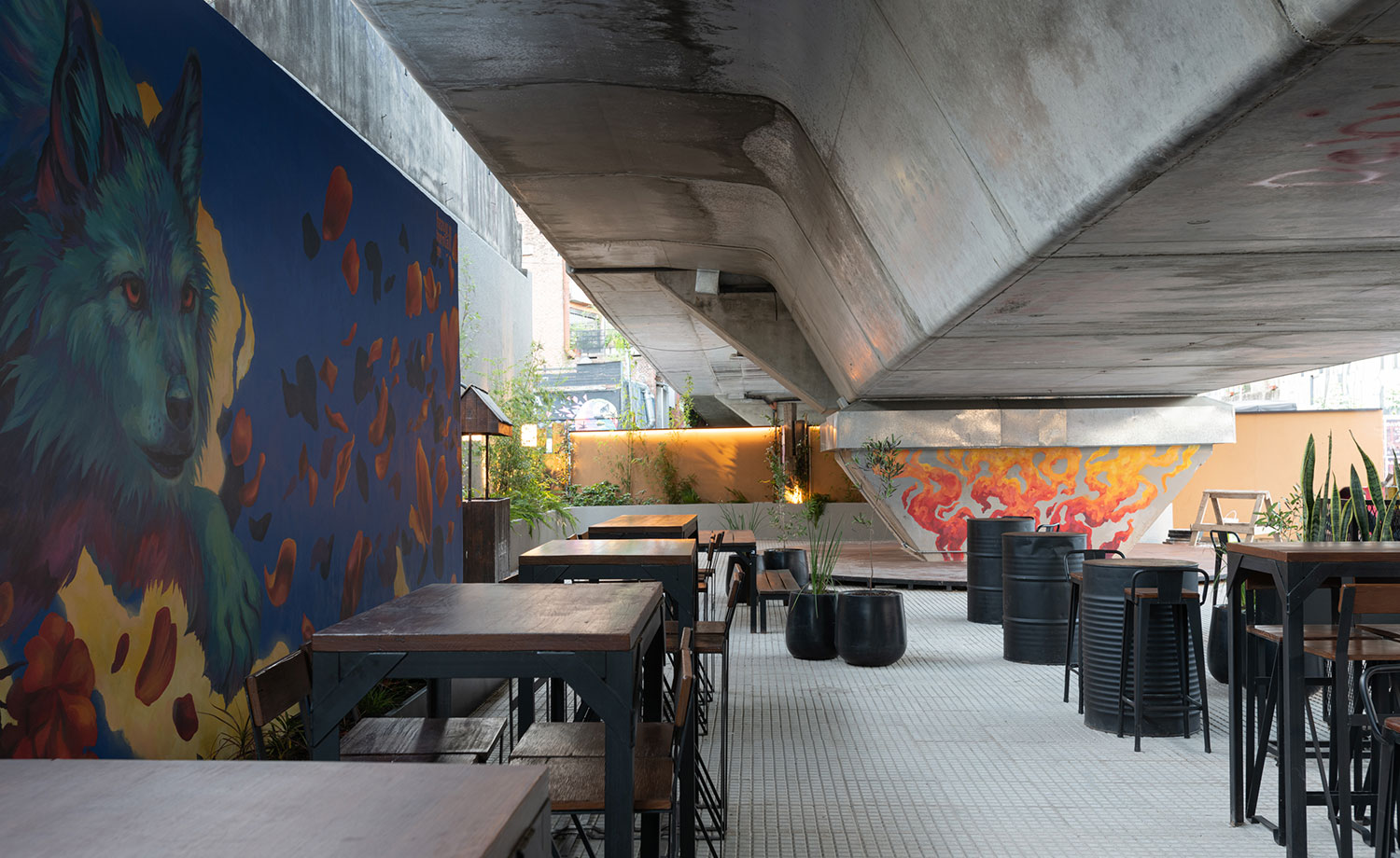 Muro Studio's Temple Bar: Neon & Design in Buenos Aires