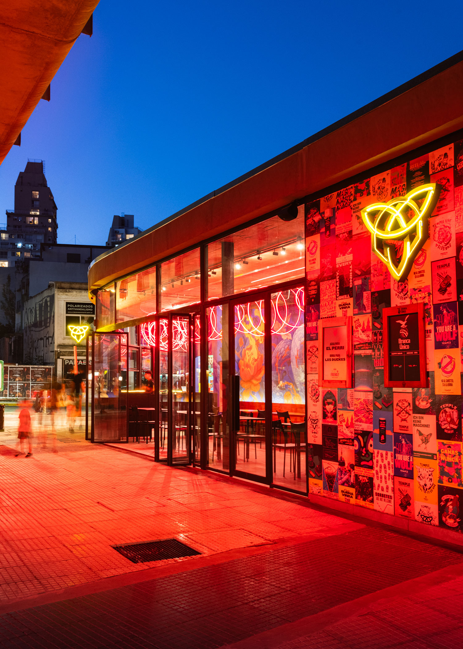 Muro Studio's Temple Bar: Neon & Design in Buenos Aires