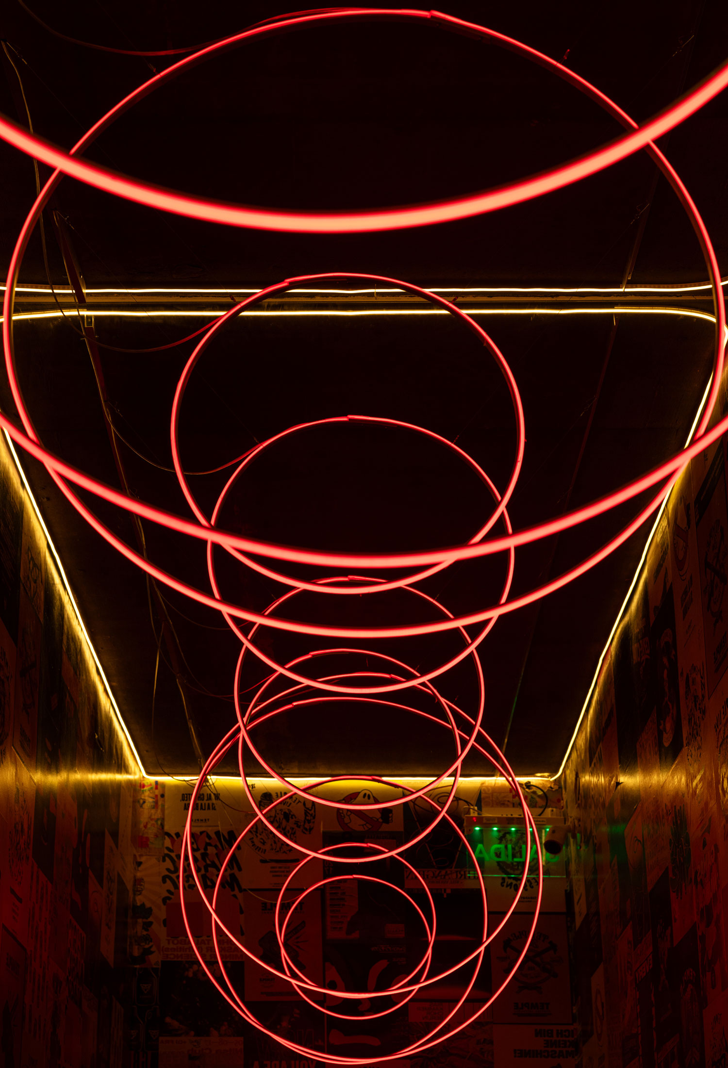 Muro Studio's Temple Bar: Neon & Design in Buenos Aires