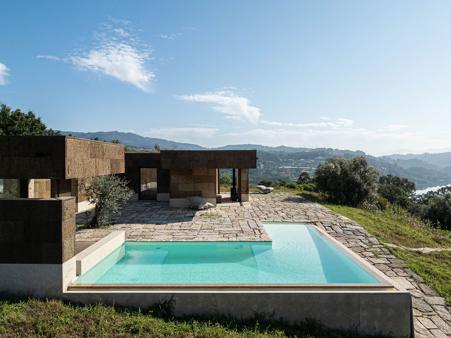 Tsou Arquitectos: Casa da Levada - Cork-Clad Home Blends with Portugal Hills
