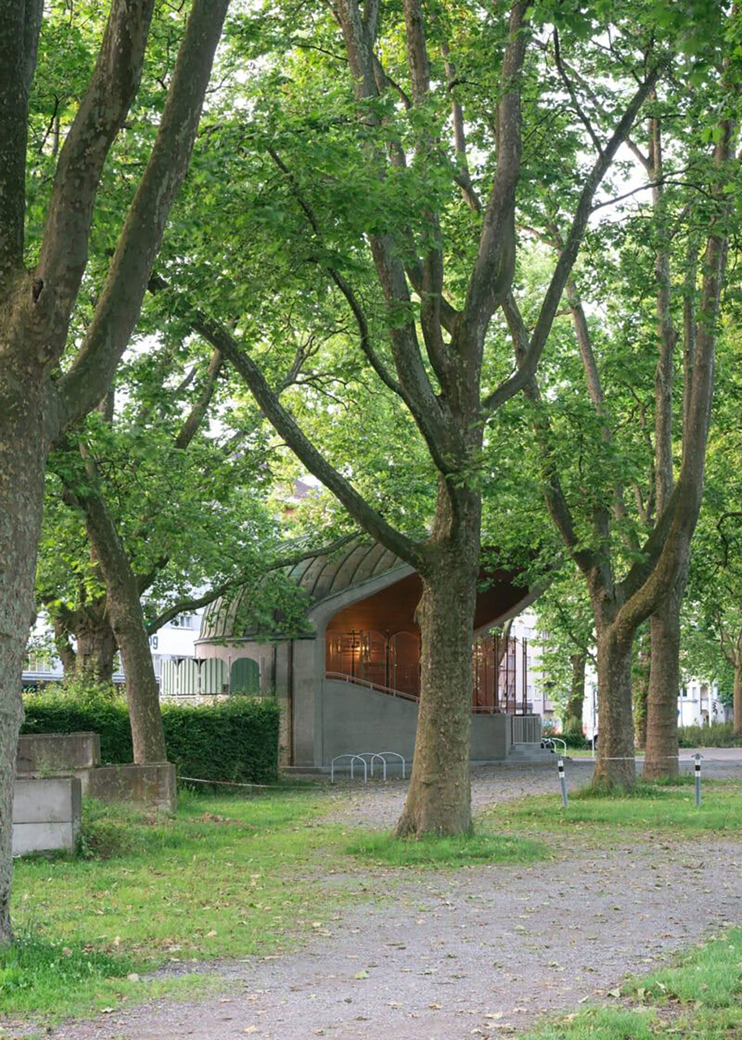 Calisthenics in Zurich: Sihlhölzli Pavilion Reborn