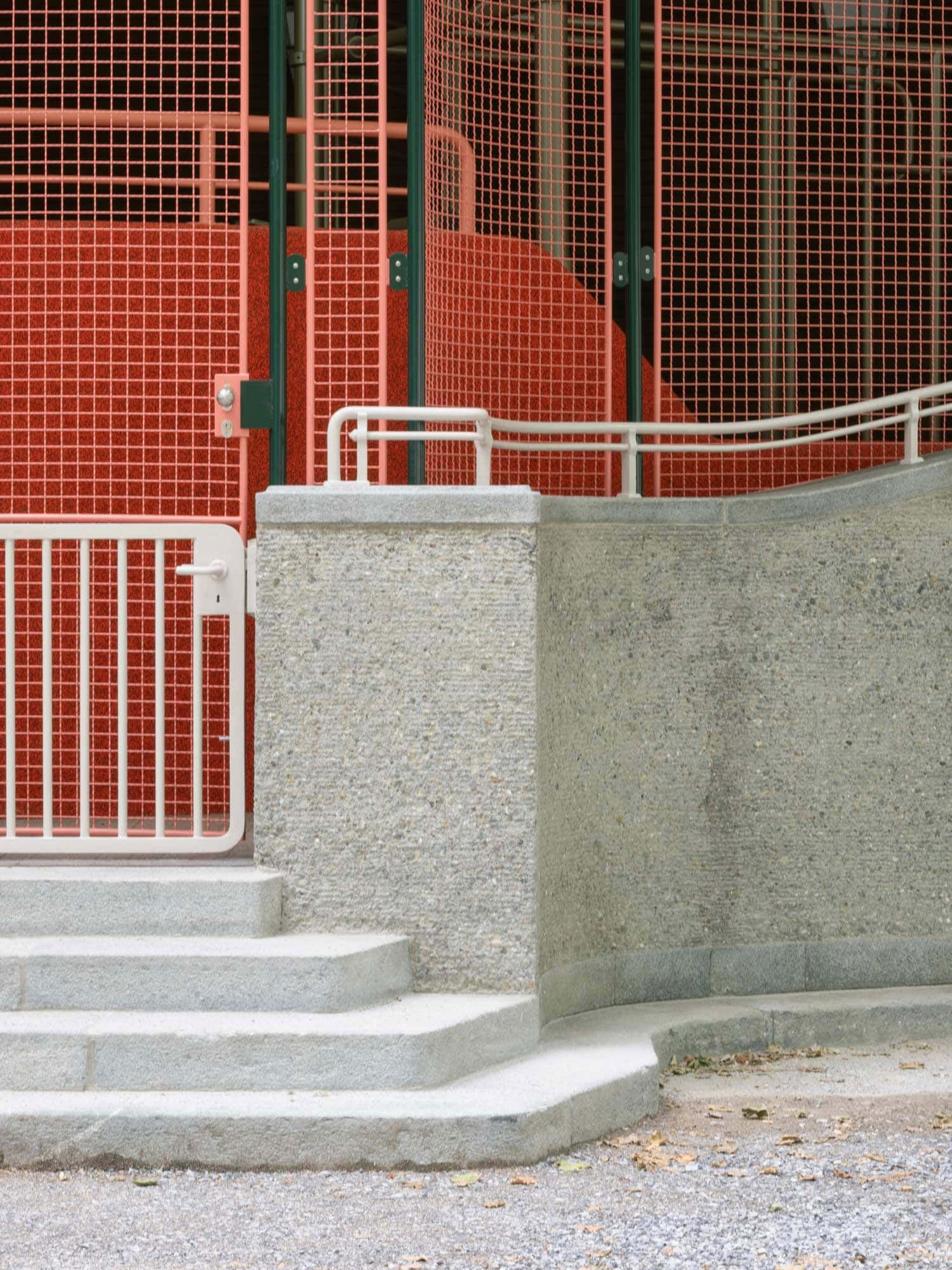 Calisthenics in Zurich: Sihlhölzli Pavilion Reborn