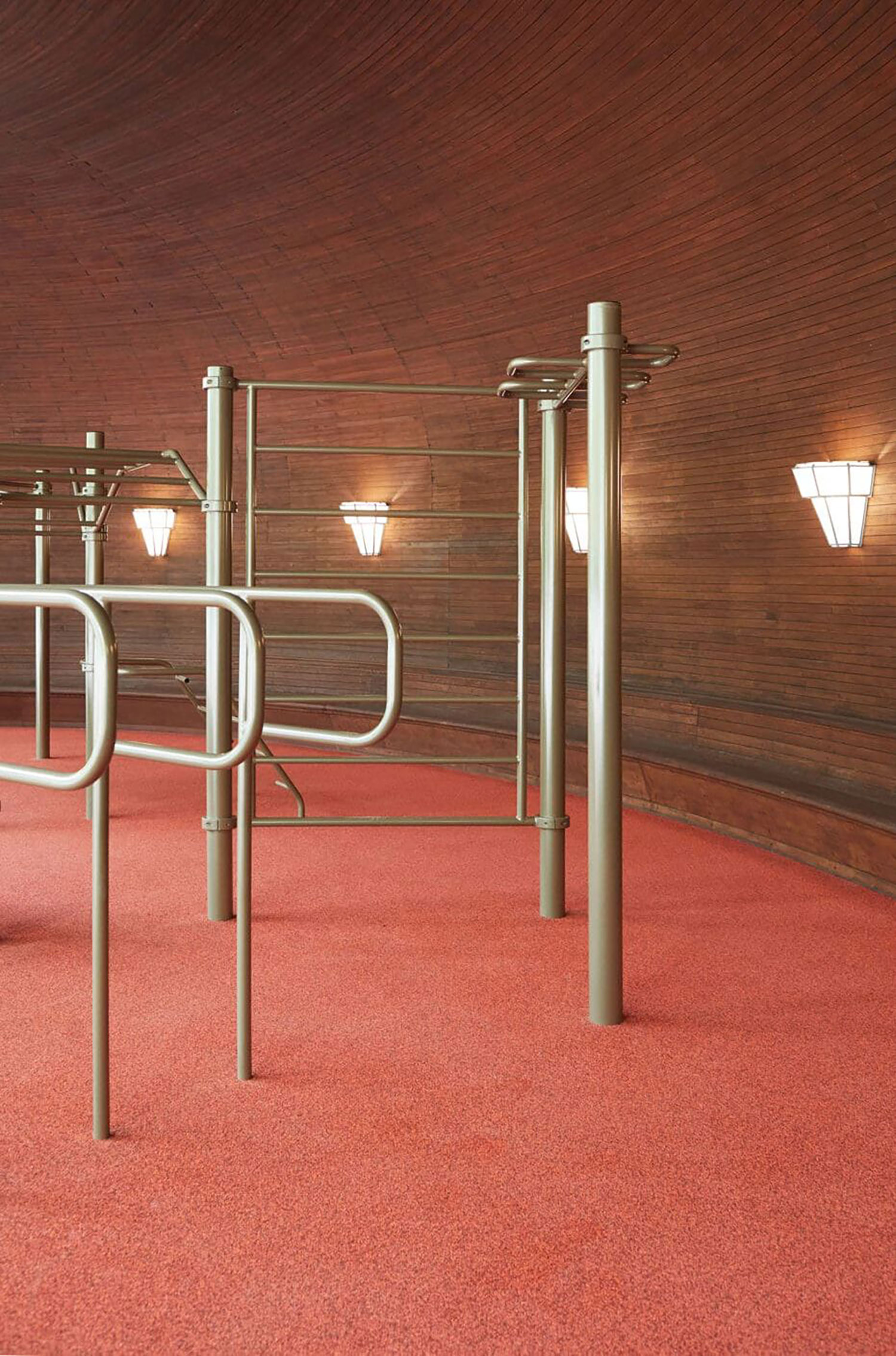 Calisthenics in Zurich: Sihlhölzli Pavilion Reborn