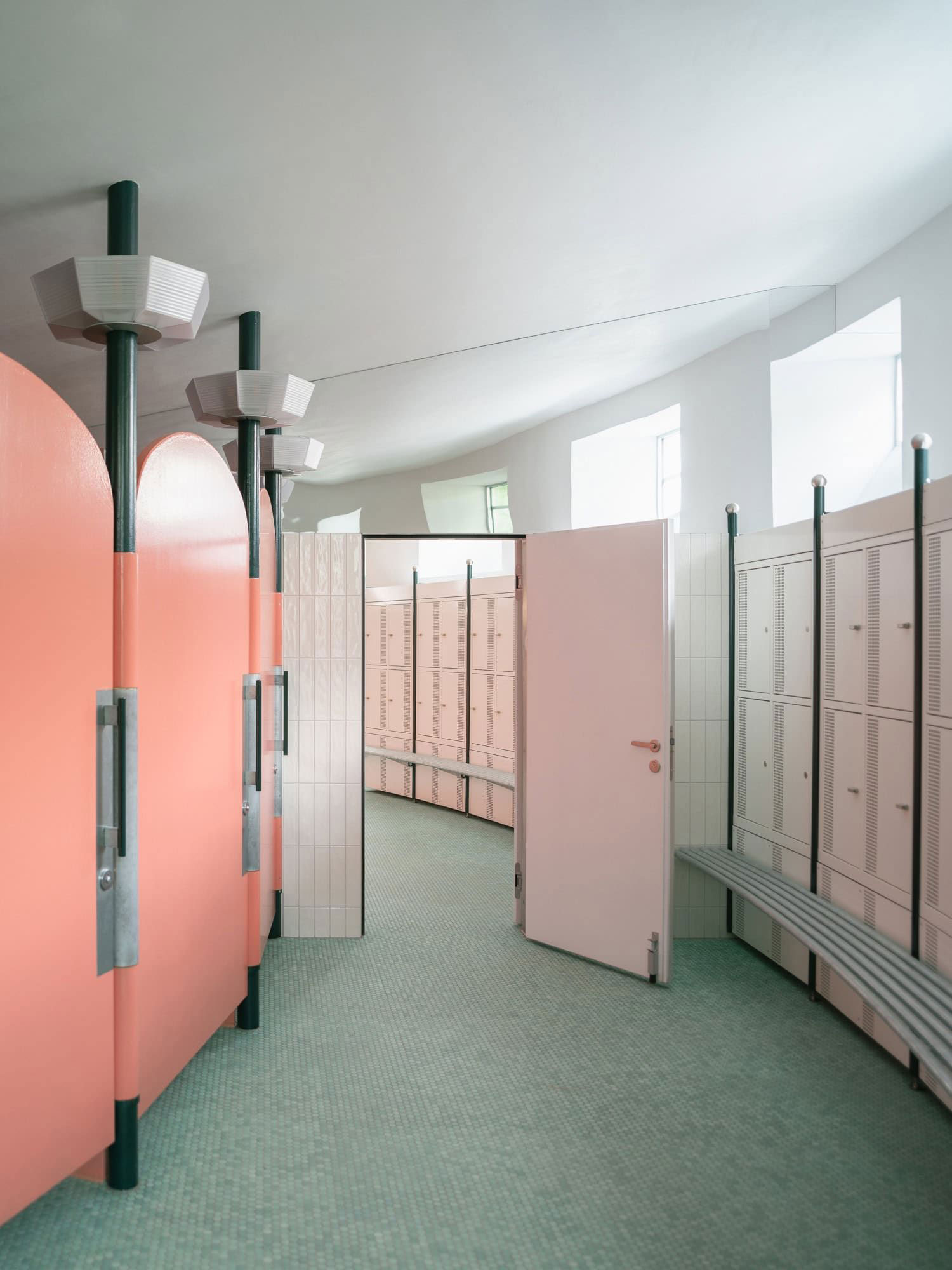 Calisthenics in Zurich: Sihlhölzli Pavilion Reborn