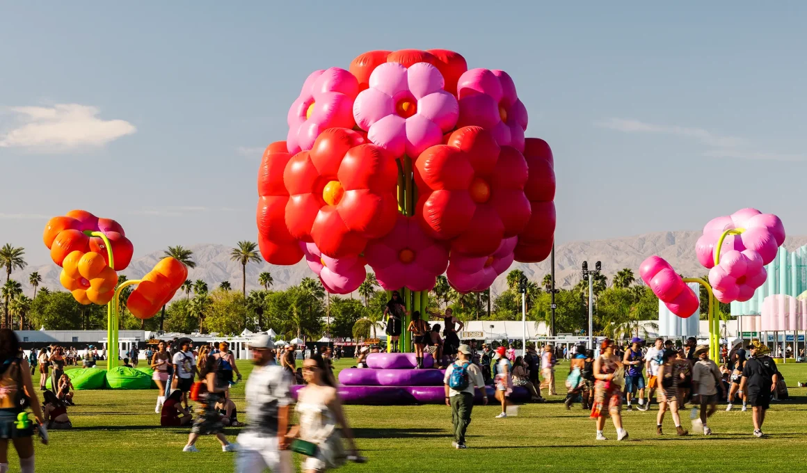 Coachella 2025: Uchronia's "Le Grand Bouquet" Art Installation