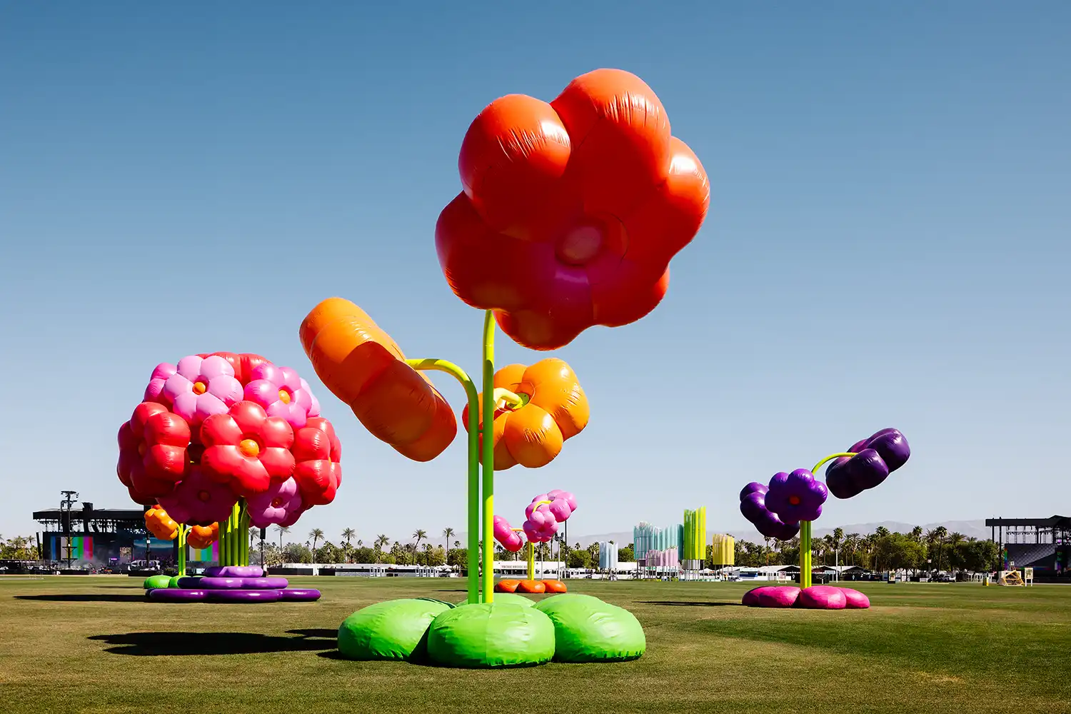 Coachella 2025: Uchronia's "Le Grand Bouquet" Art Installation