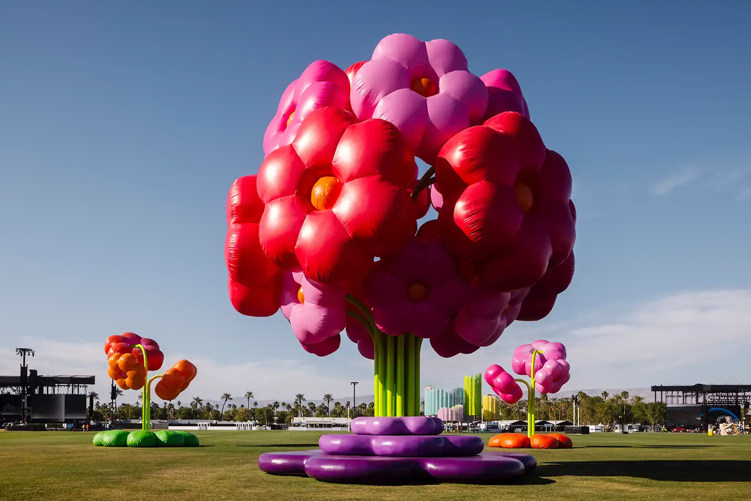 Coachella 2025: Uchronia's "Le Grand Bouquet" Art Installation