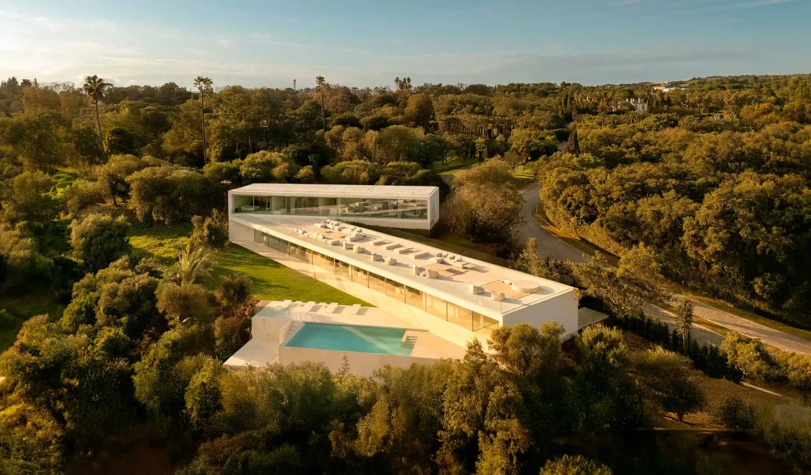 Villa 95 in Sotogrande by Fran Silvestre Arquitectos: A Home Connected to Nature