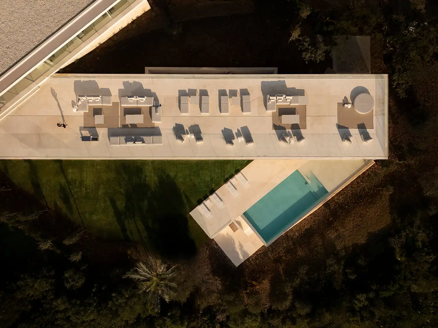 Villa 95 in Sotogrande by Fran Silvestre Arquitectos: A Home Connected to Nature