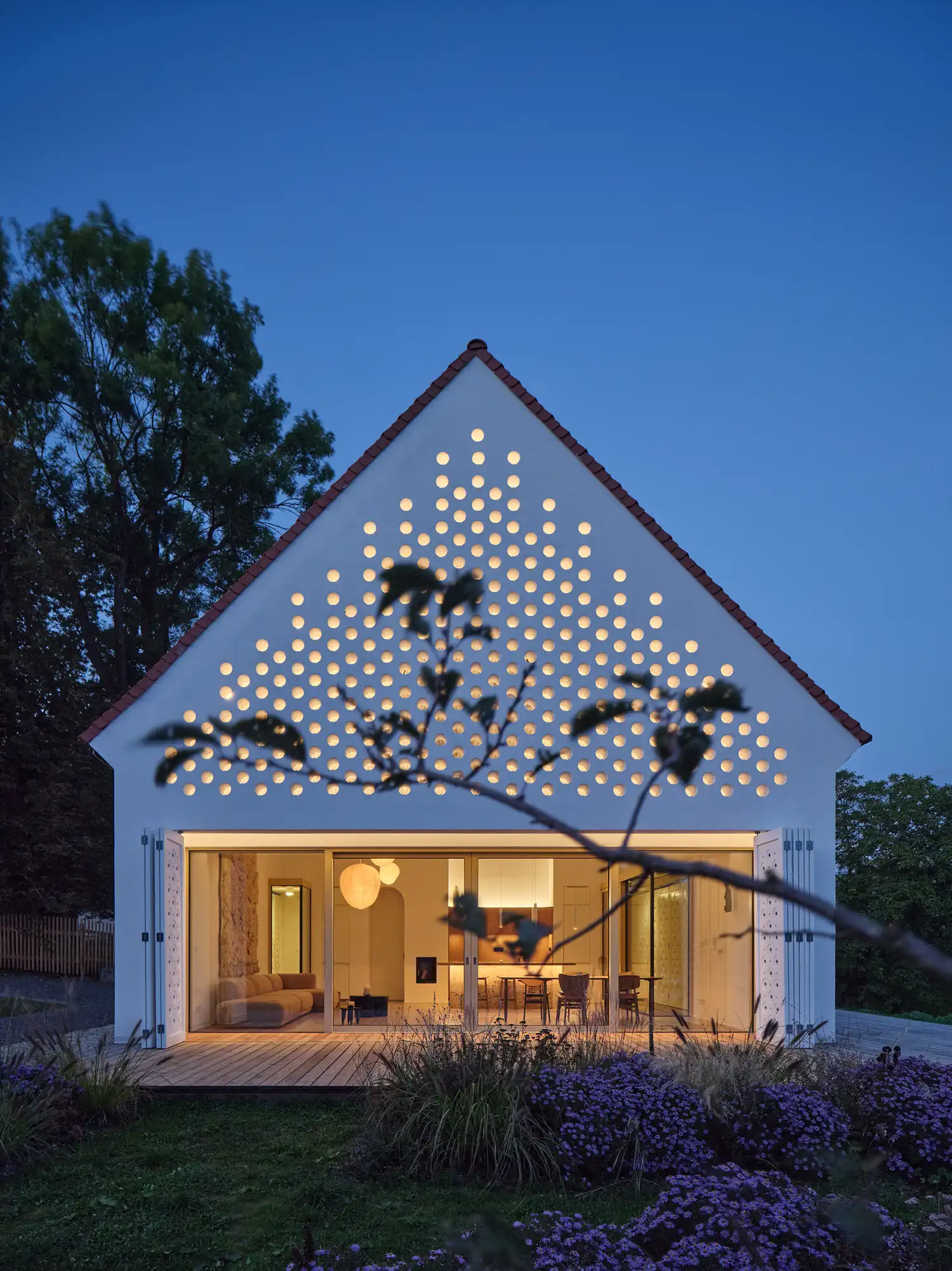 House Oskar by Jan Žaloudek: Baroque-Inspired Czech Architecture