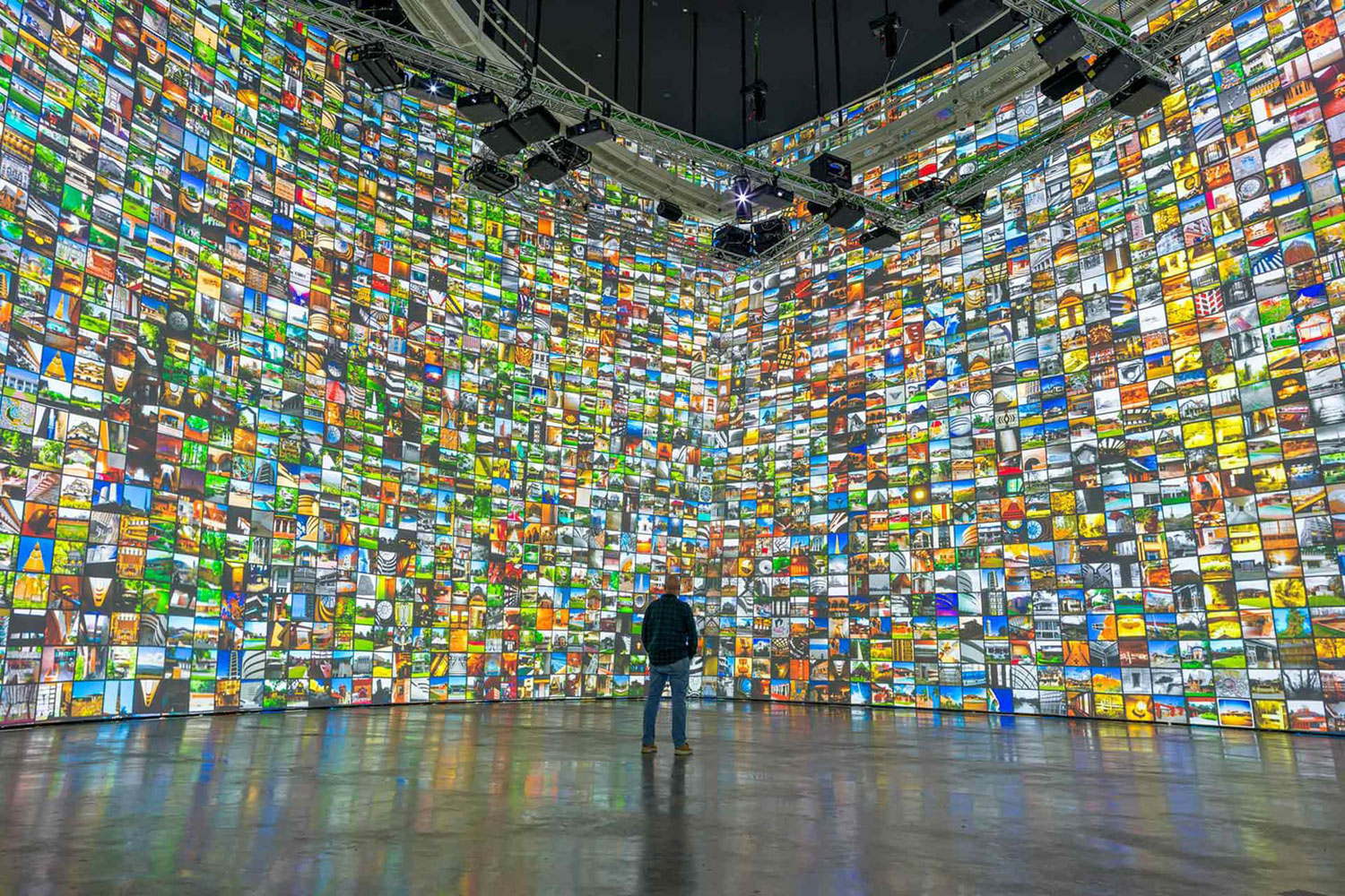 Refik Anadol's AI-Driven “Living Architecture: Gehry” at the Guggenheim Museum Bilbao