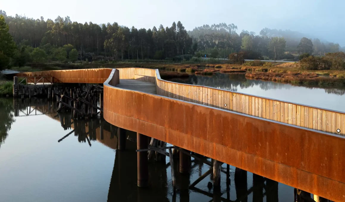 Fareja Bridge: Rómulo Neto Arquitetos' Rebirth in Vagos