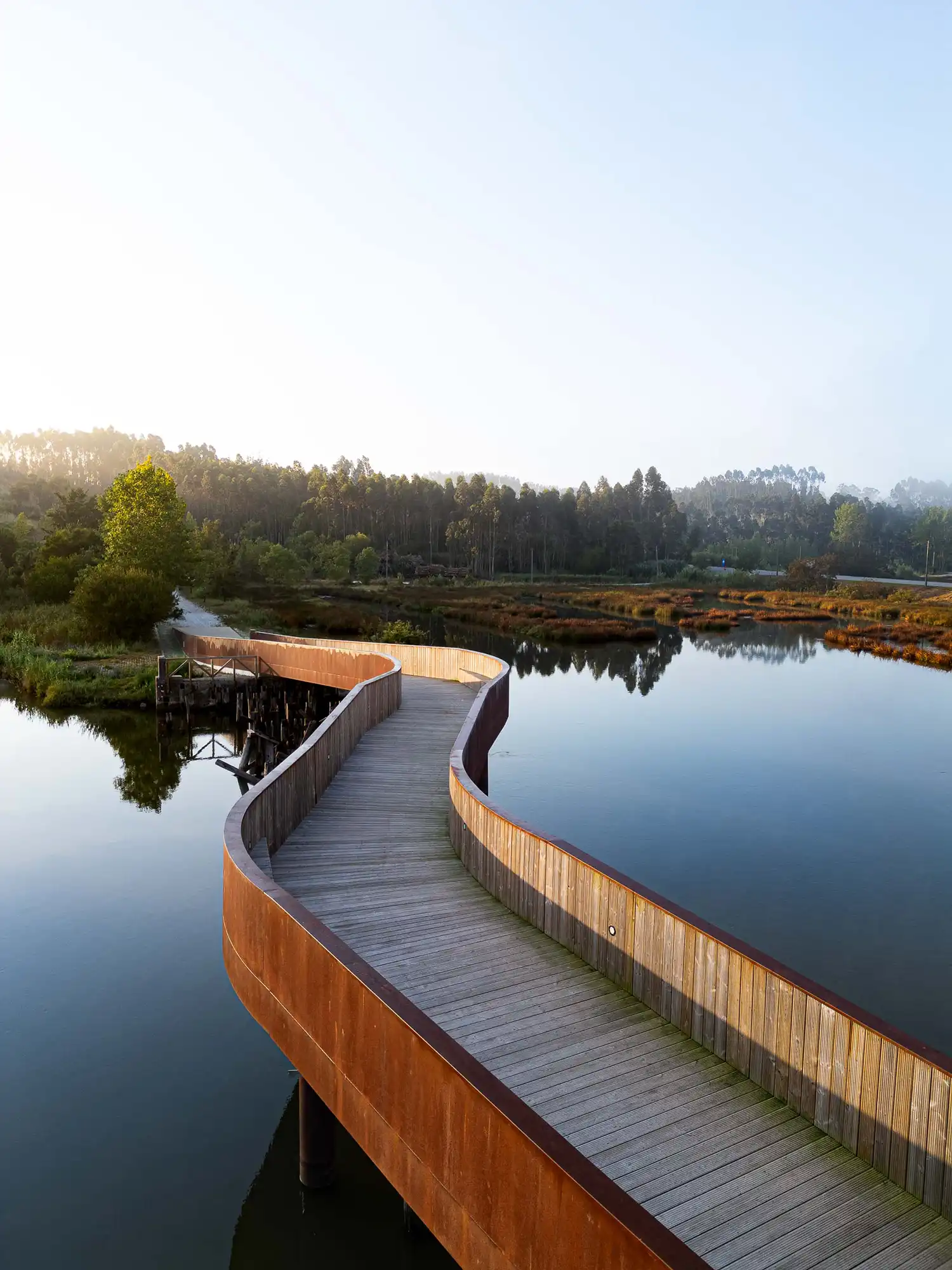 Fareja Bridge: Rómulo Neto Arquitetos' Rebirth in Vagos