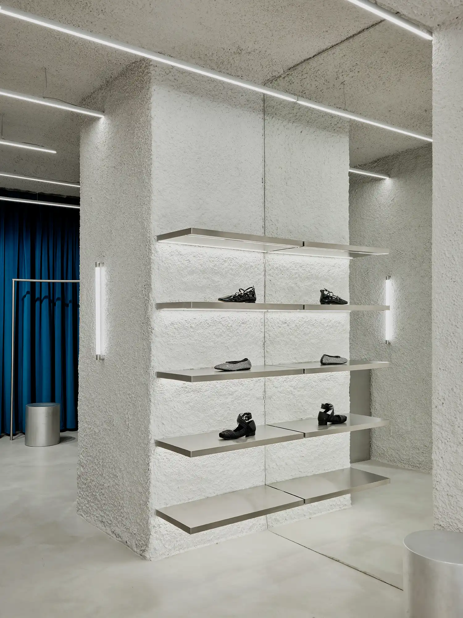 ALOHAS Madrid Store by CLAP Studio: A Volcanic Retail Experience in the Heart of the City