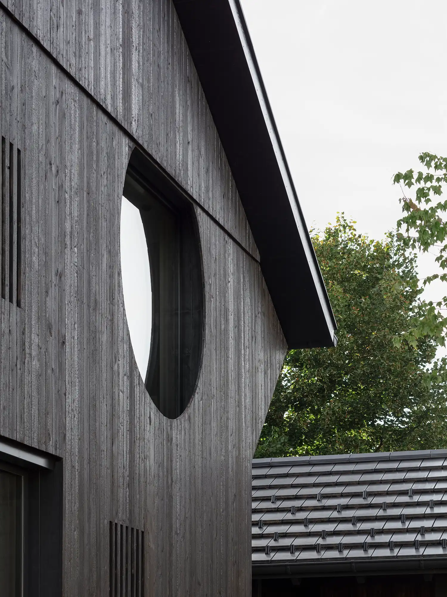 Buero Wagner one-pillar house charred timber facade
