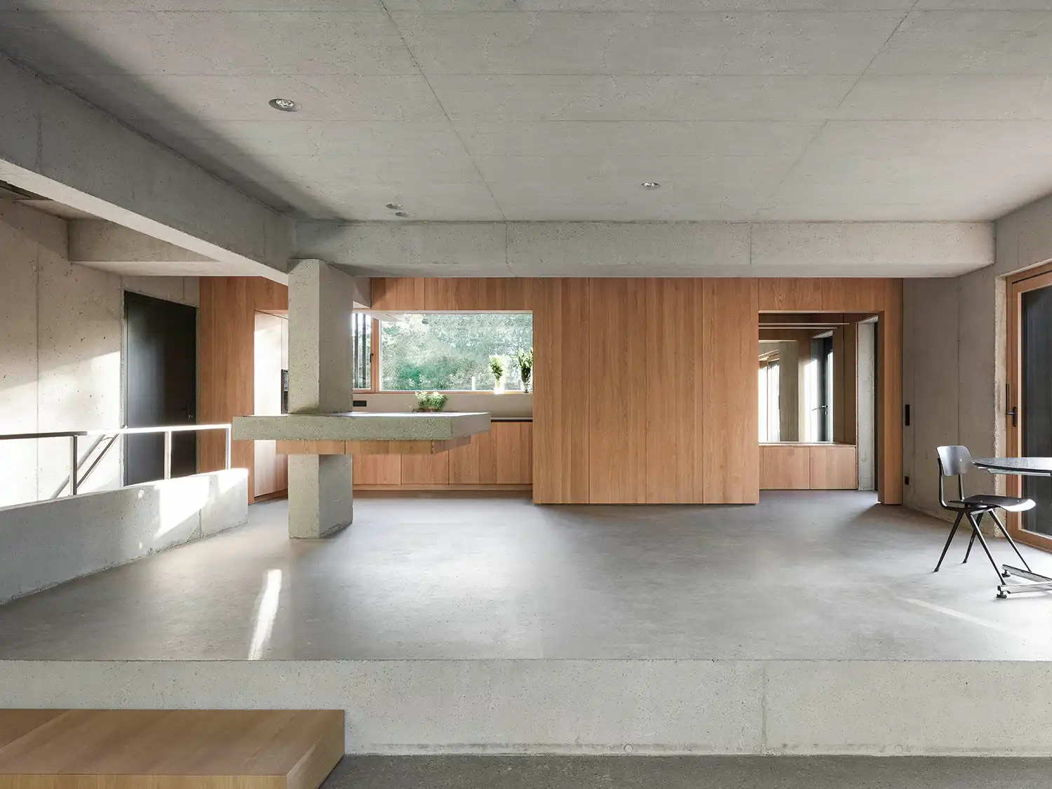 Buero Wagner one-pillar house charred timber facade